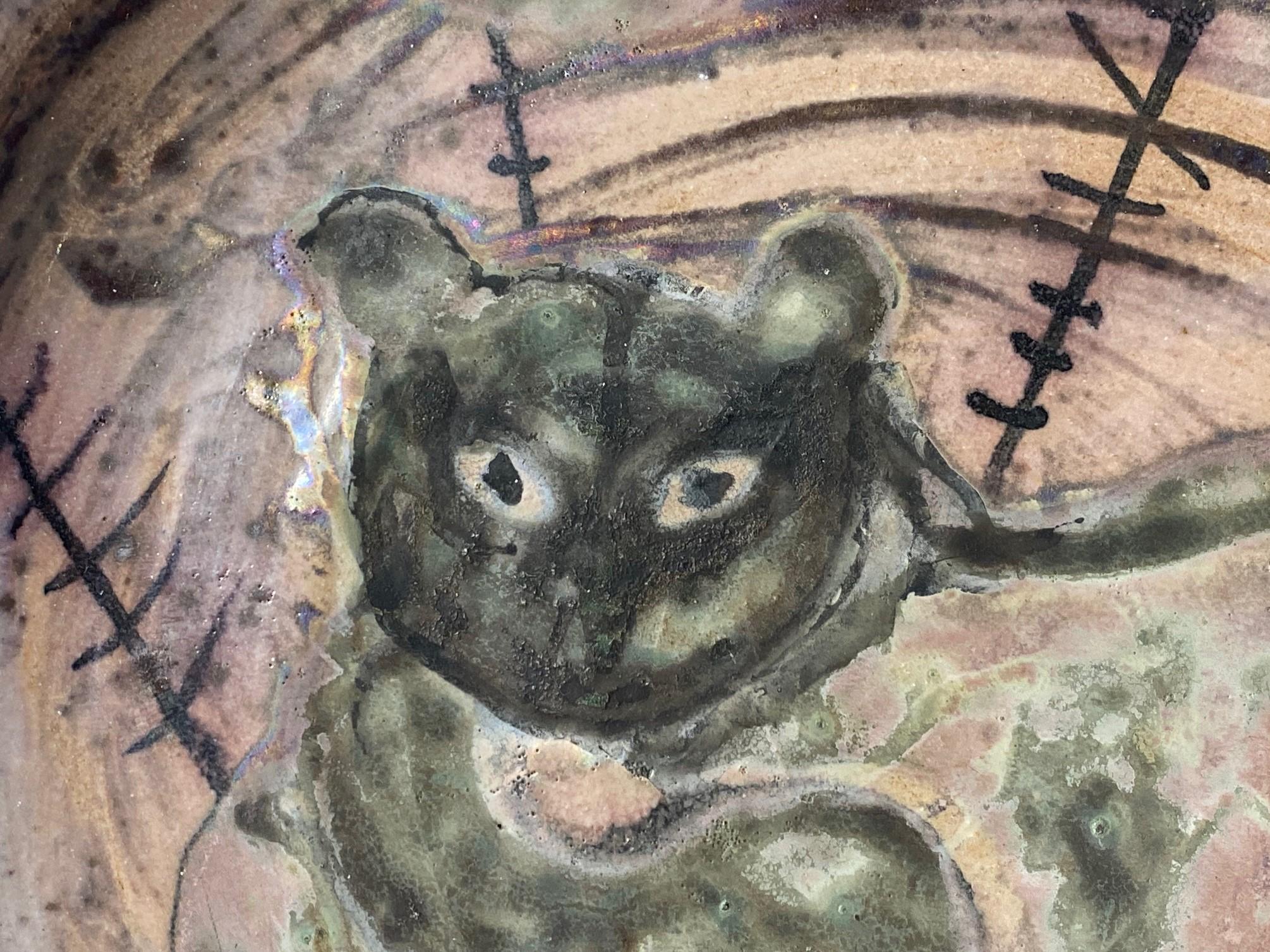 Beatrice Wood Signed Mid-Century California Studio Pottery Cat Charger Plate (assiette de présentation pour chat) en vente 1