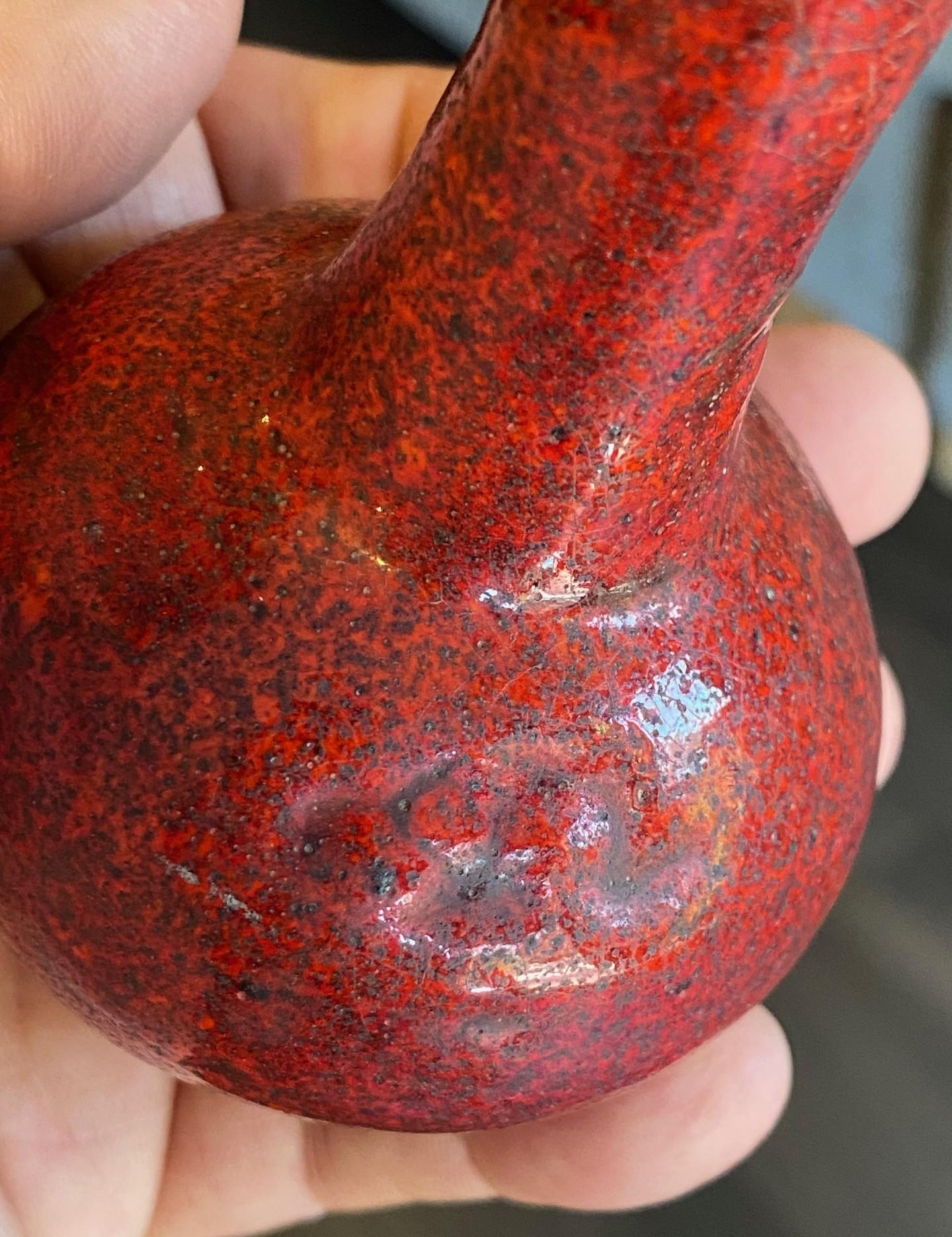 Beatrice Wood Signé Mid-Century California Studio Pottery Vase à glaçure de lave rouge en vente 5