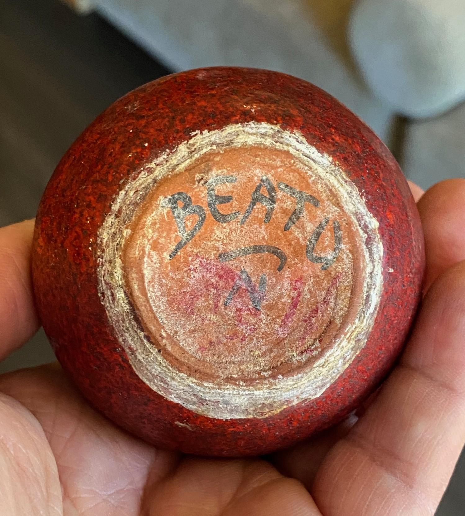 Beatrice Wood Signé Mid-Century California Studio Pottery Vase à glaçure de lave rouge en vente 8