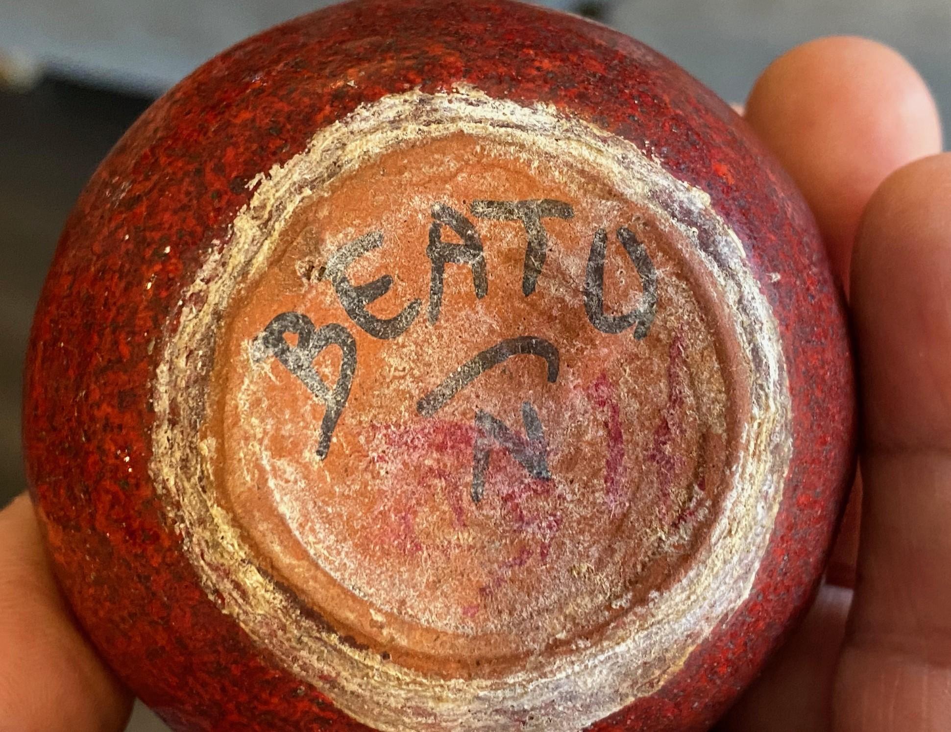 Beatrice Wood Signé Mid-Century California Studio Pottery Vase à glaçure de lave rouge en vente 9
