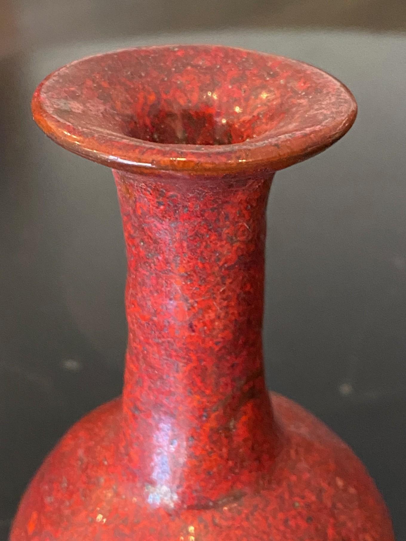Mid-Century Modern Beatrice Wood Signé Mid-Century California Studio Pottery Vase à glaçure de lave rouge en vente