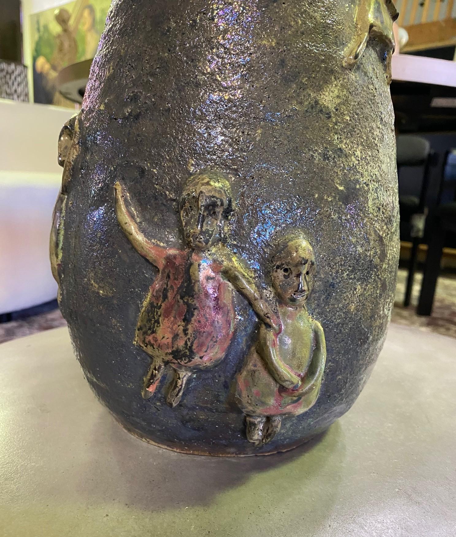 Monumentale große figurative Lüsterglasur-Vase von Beatrice Wood, signiert, Mid-Century (Tonware) im Angebot