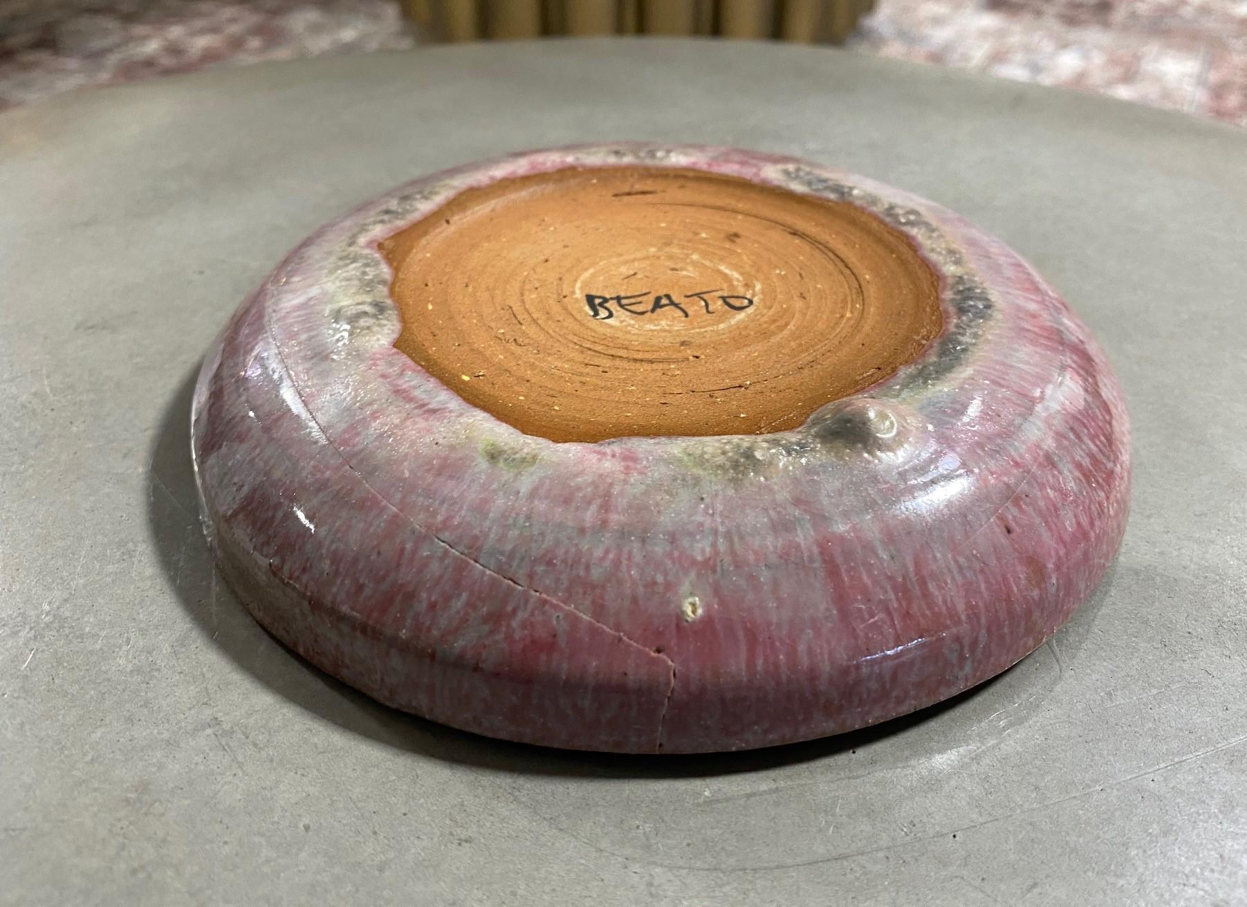 Bol en céramique de studio californien du milieu du siècle dernier signé Beatrice Wood à glaçure lave rose en vente 2