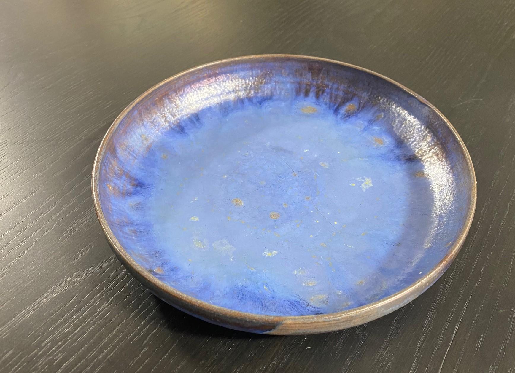Famed California Mid-Century Modern artist Beatrice wood signed bowl featuring her highly coveted deep ash blue iridescent lustre/luster glaze. In certain light, the glaze radiates as a purple hue in some areas. The glaze runs down the sides and