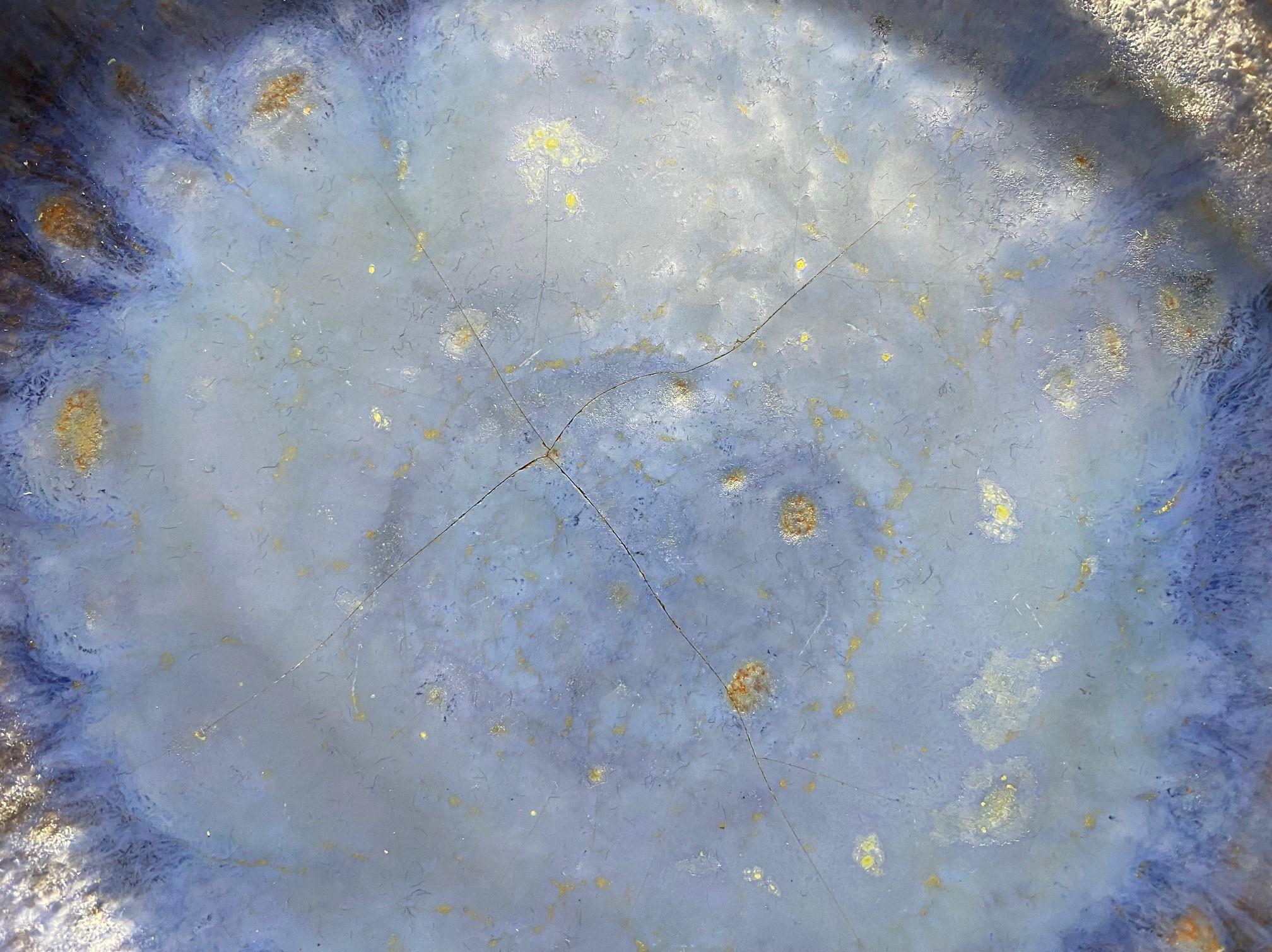 Poterie Bol en poterie d'atelier Volcanic Luster bleu irisé signé Beatrice Wood en vente