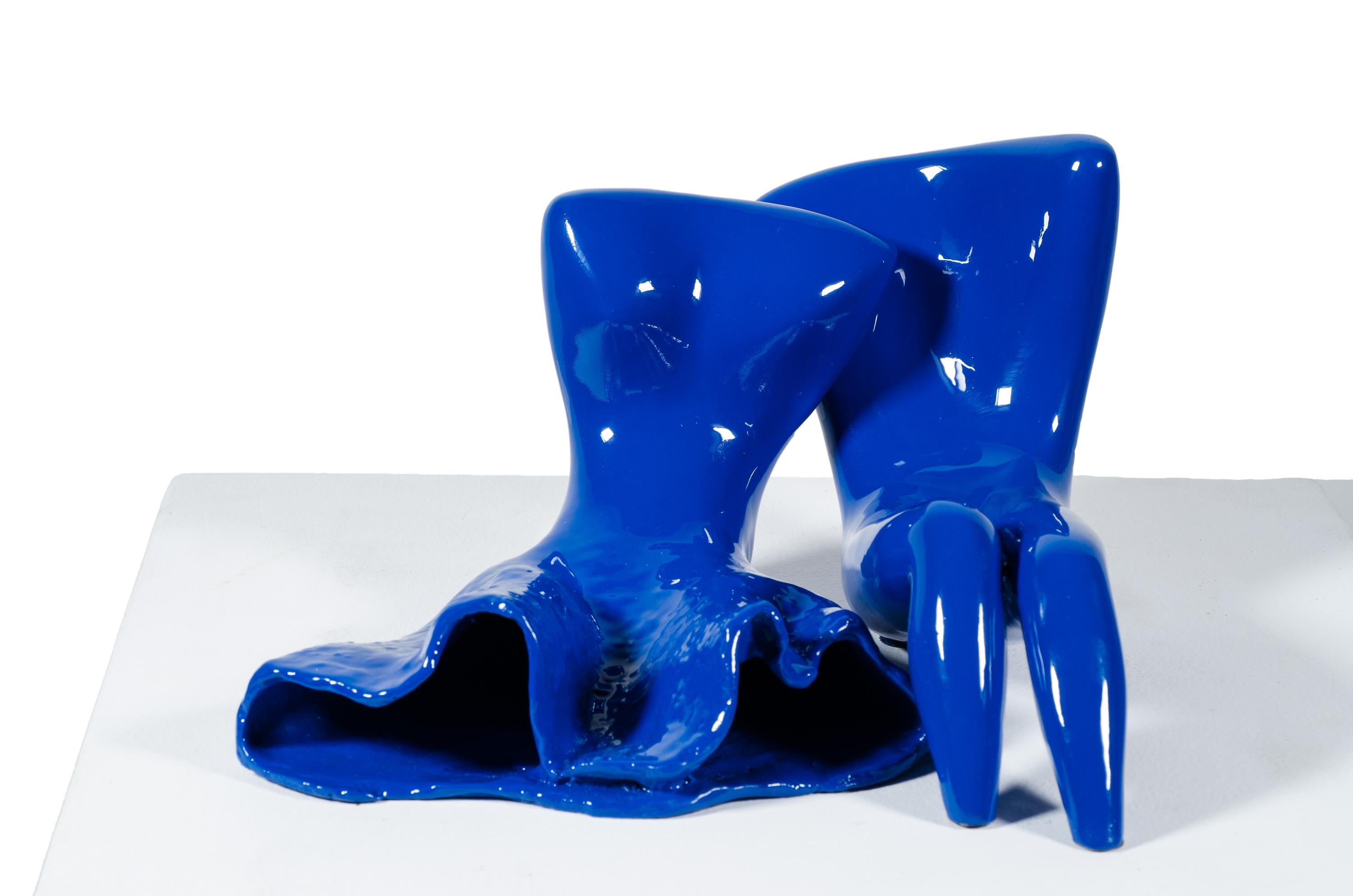 Beatriz Gerenstein Abstract Sculpture - Couple (in blue). The couple fell in love; then they lost their heads!
