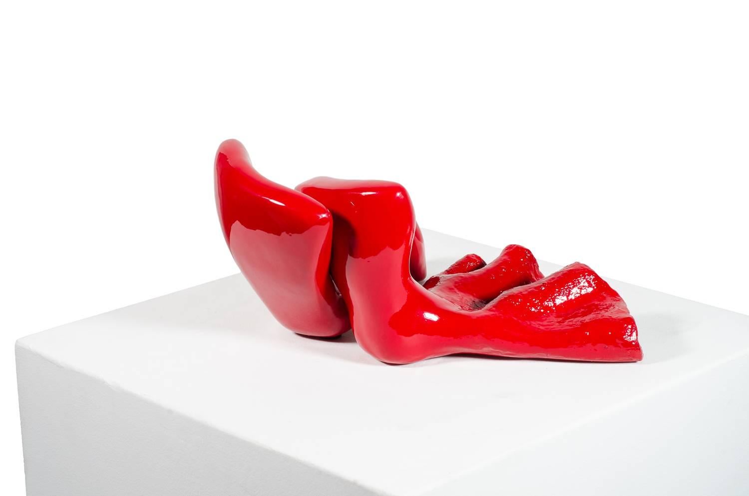 Couple (in red). The couple fell in love; then they lost their heads! - Gold Abstract Sculpture by Beatriz Gerenstein