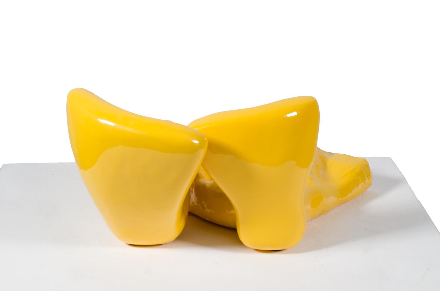 Couple (in yellow) - Gold Abstract Sculpture by Beatriz Gerenstein