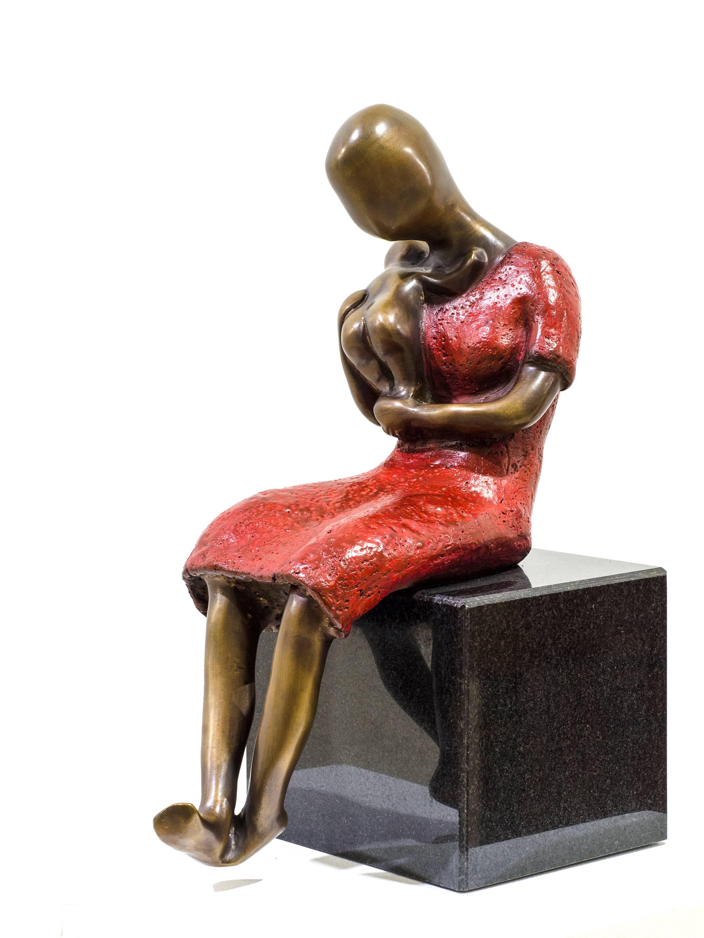 Beatriz Gerenstein Figurative Sculpture - Mother in a Red Dress. 