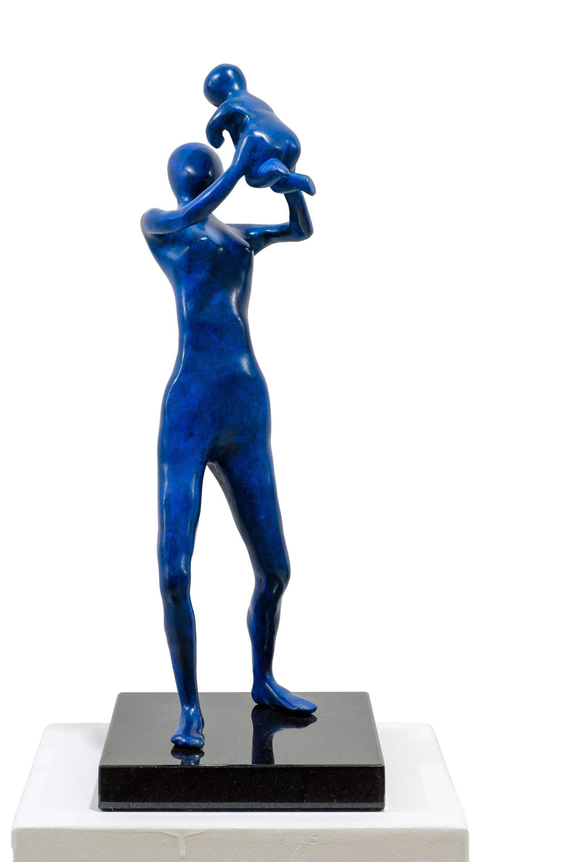 Beatriz Gerenstein Abstract Sculpture - Mother in Blue. The mother proudly holds up her baby, enjoying the laughter