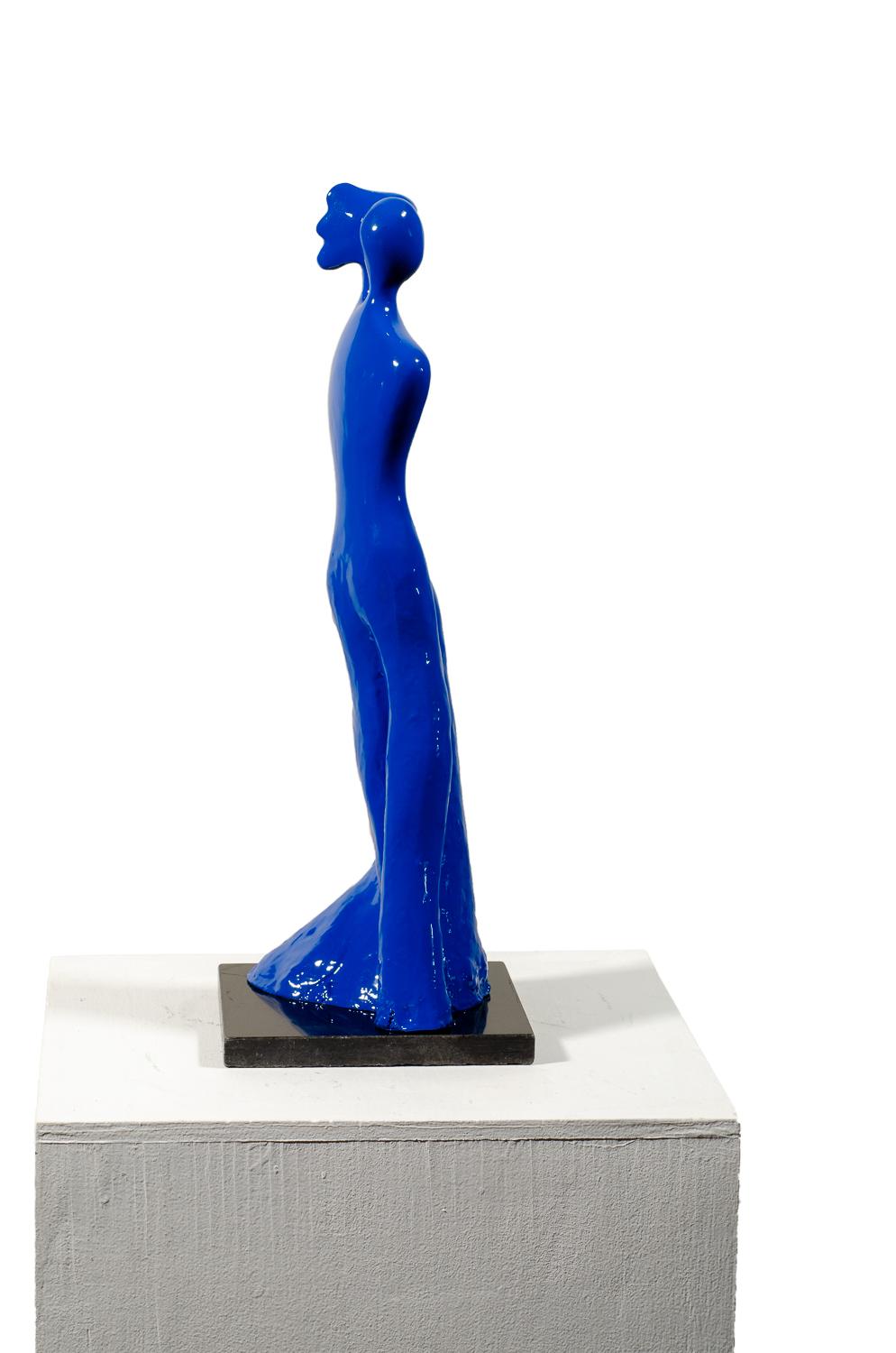 Soul Mates #1 (in blue) When in love, their souls and bodies fuse into just one. - Contemporary Sculpture by Beatriz Gerenstein