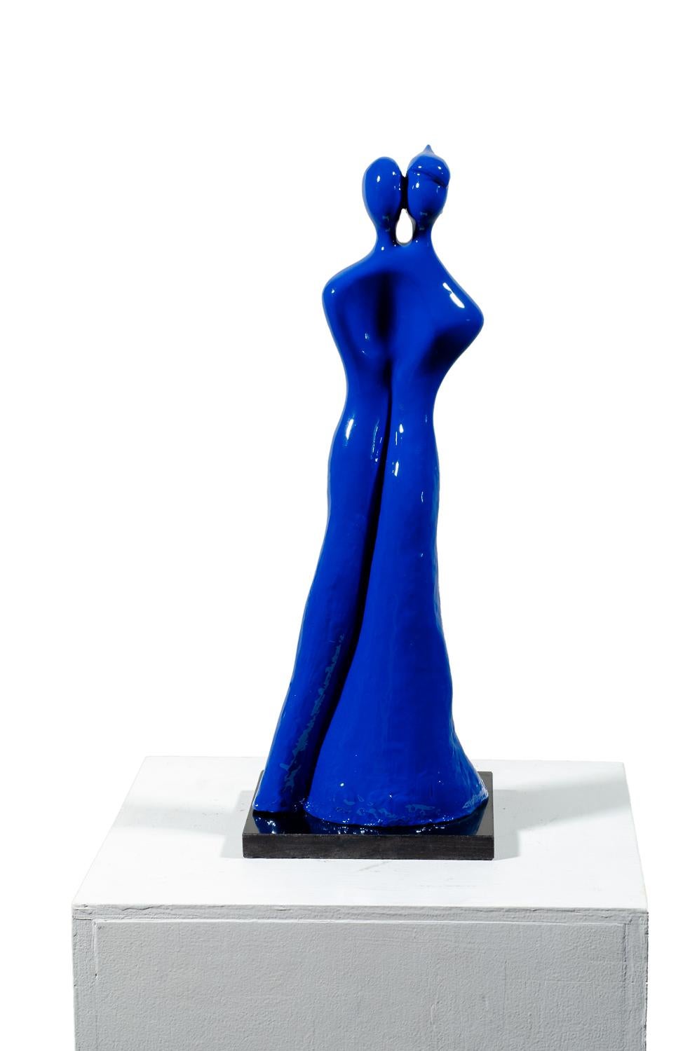 Beatriz Gerenstein Figurative Sculpture - Soul Mates #1 (in blue) When in love, their souls and bodies fuse into just one.