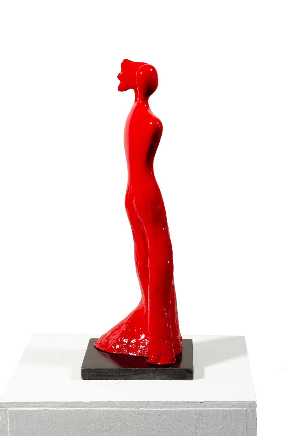Soul Mates #1 (in red) When in love, their souls and bodies fuse into just one. - Gold Figurative Sculpture by Beatriz Gerenstein