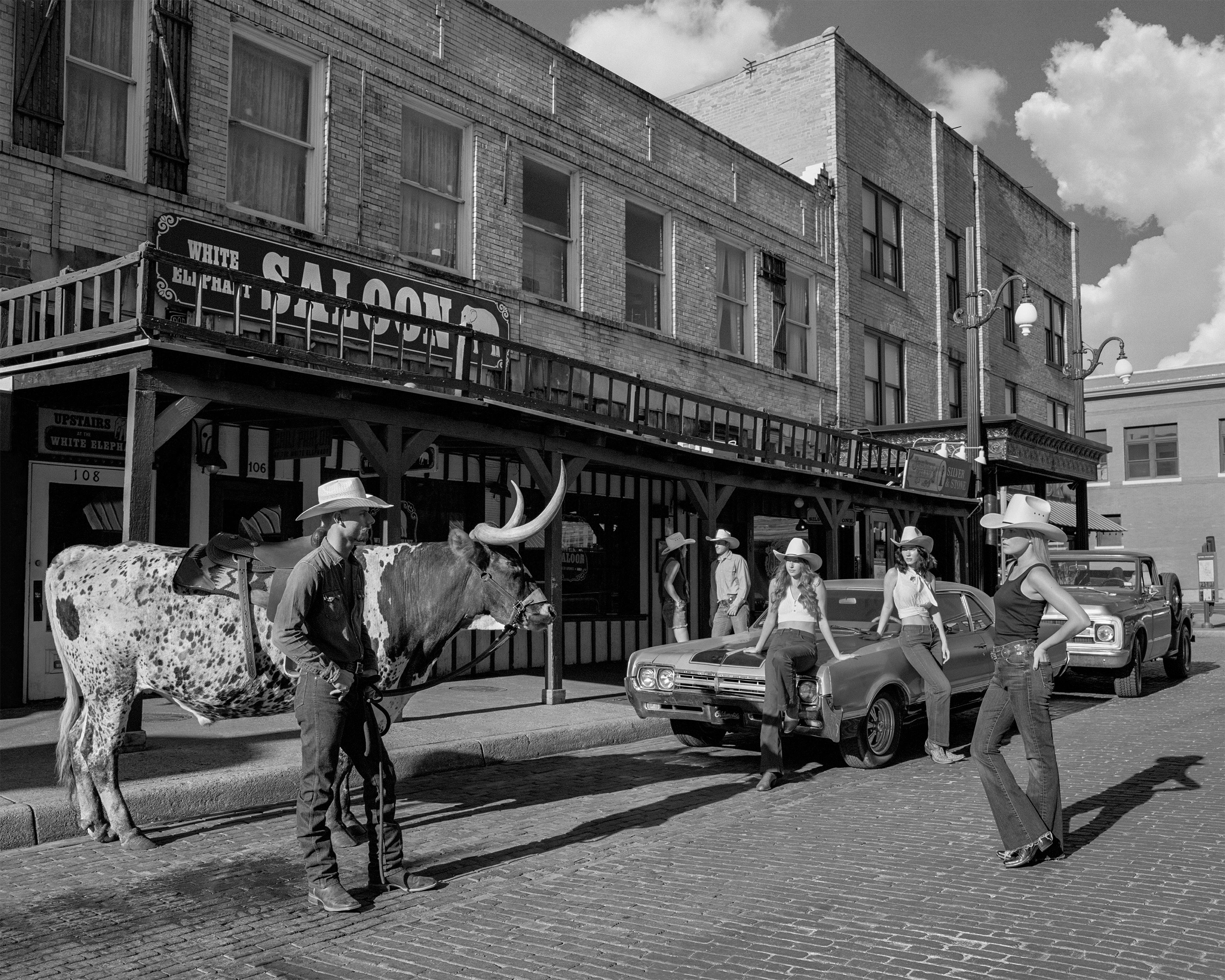 Beau Simmons - Le Saloon d'Éléphant Blanc, Photographie 2023, Imprimée d'après