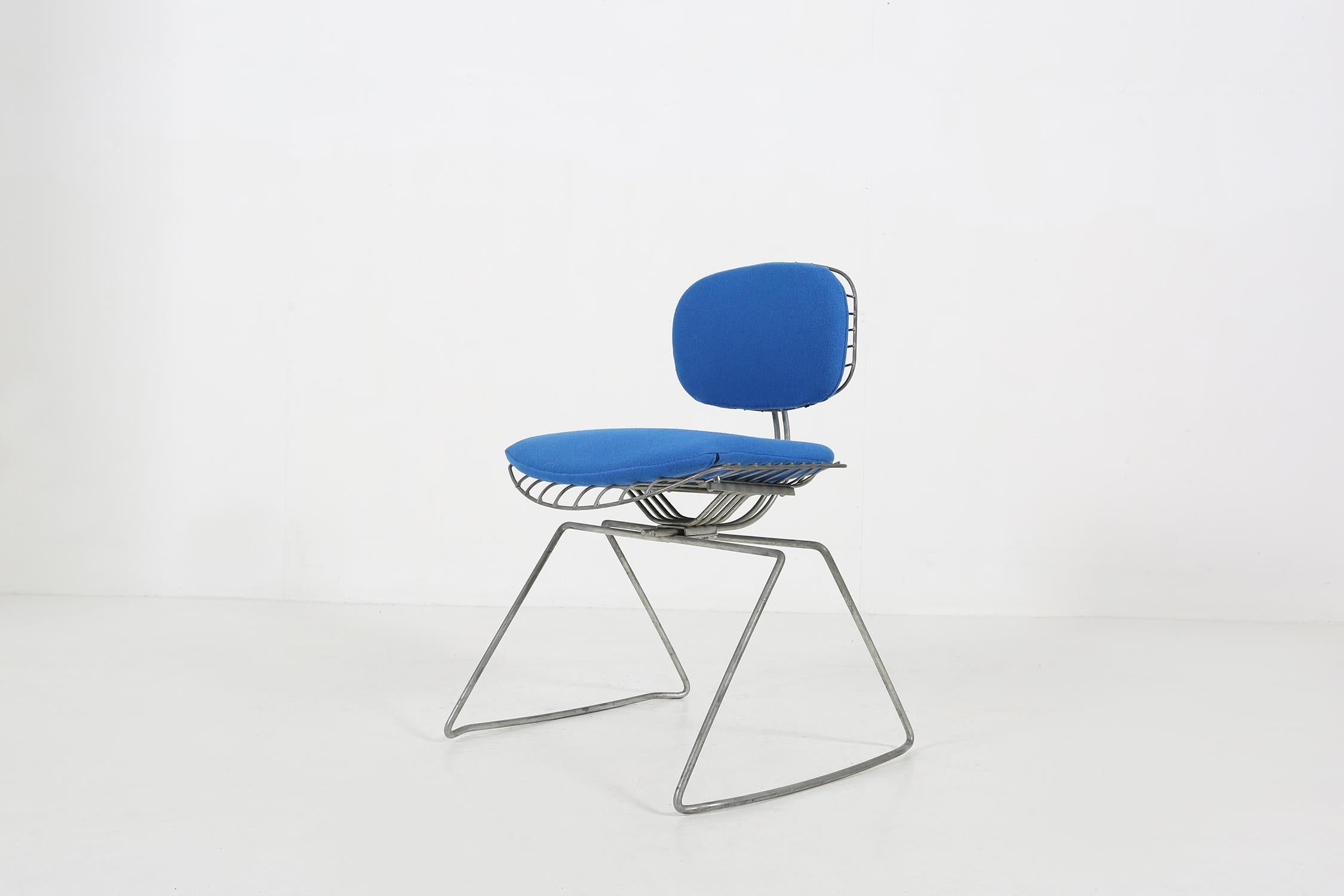 Beaubourg chair designed by Michel Cadesin and Georges Laurent in 1976 for the Centre Pompidou.

These chair is designed to determine which chair would be used in the Centre Pompidou. The head of the design committee was Jean Prouvé and choose