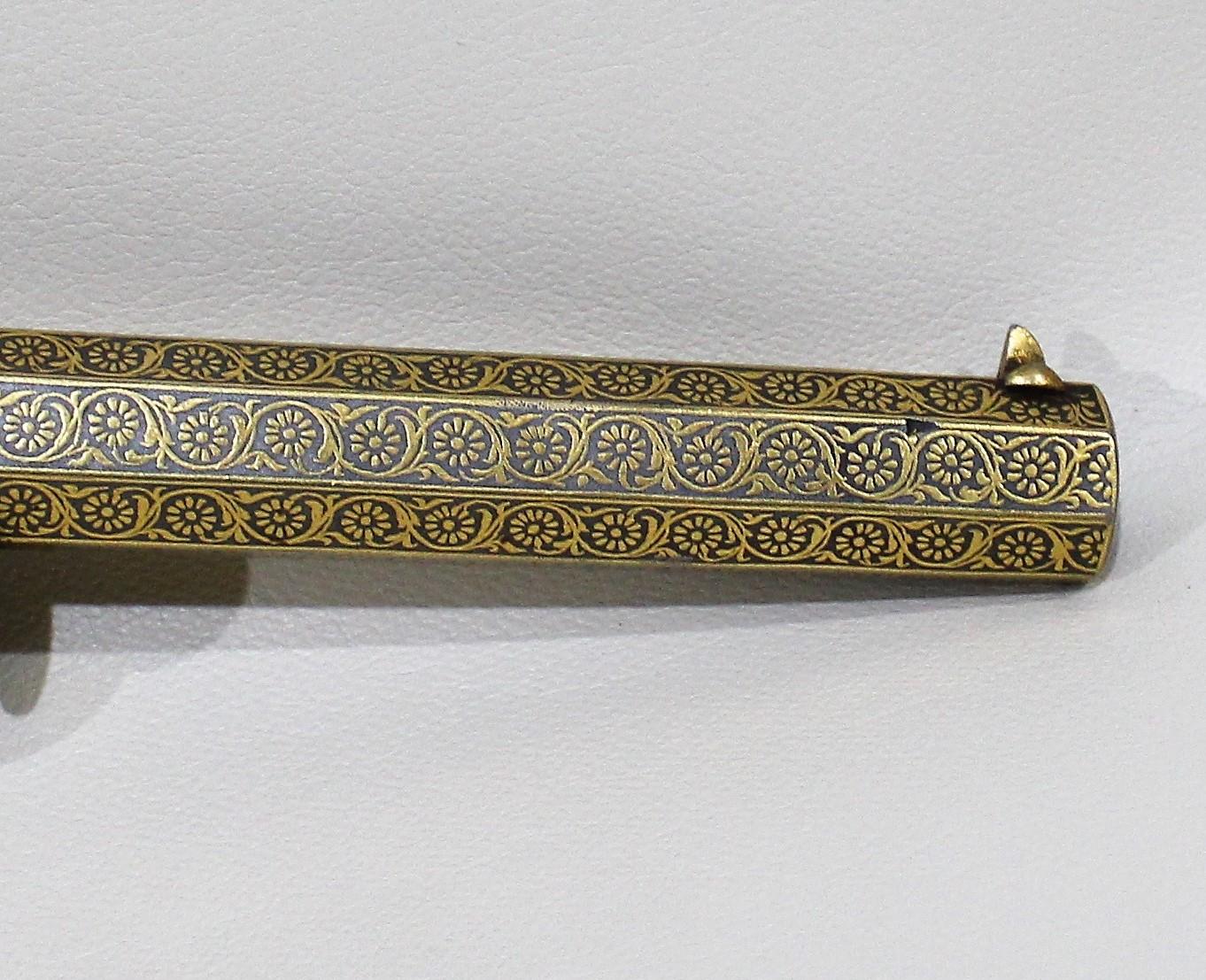 Beaumont-Adams Revolver mit Gold-Damaszener-Verzierung und Originaletui 4