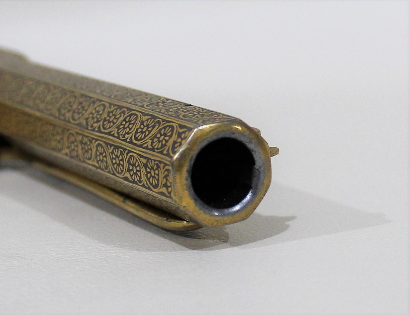 Beaumont-Adams Revolver mit Gold-Damaszener-Verzierung und Originaletui 5
