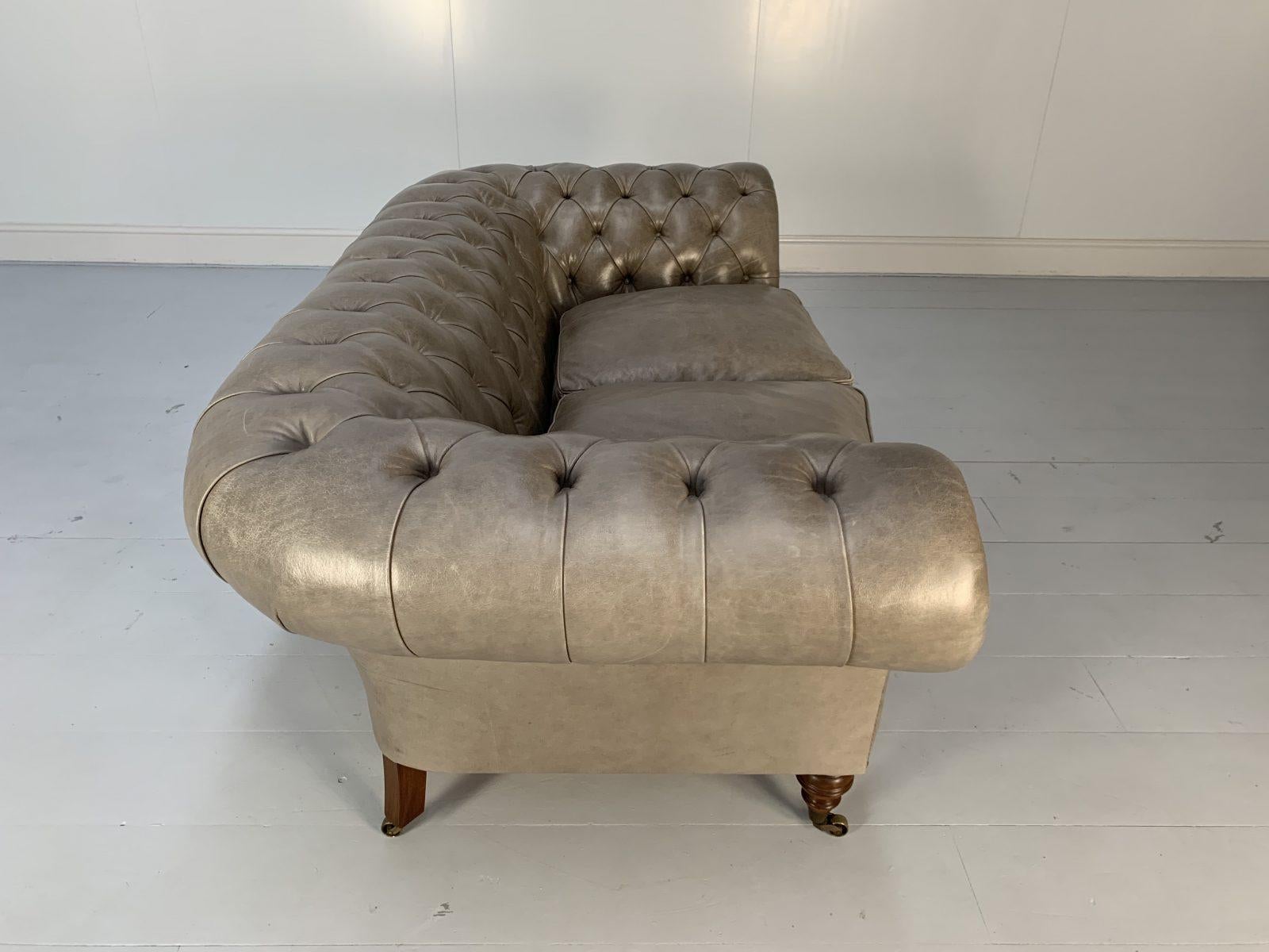 Beaumont & Fletcher „Grenville“ 2-Sitz Chesterfield-Sofa aus grauem Leder in „Siena“ von Beaumont & Fletcher im Angebot 3