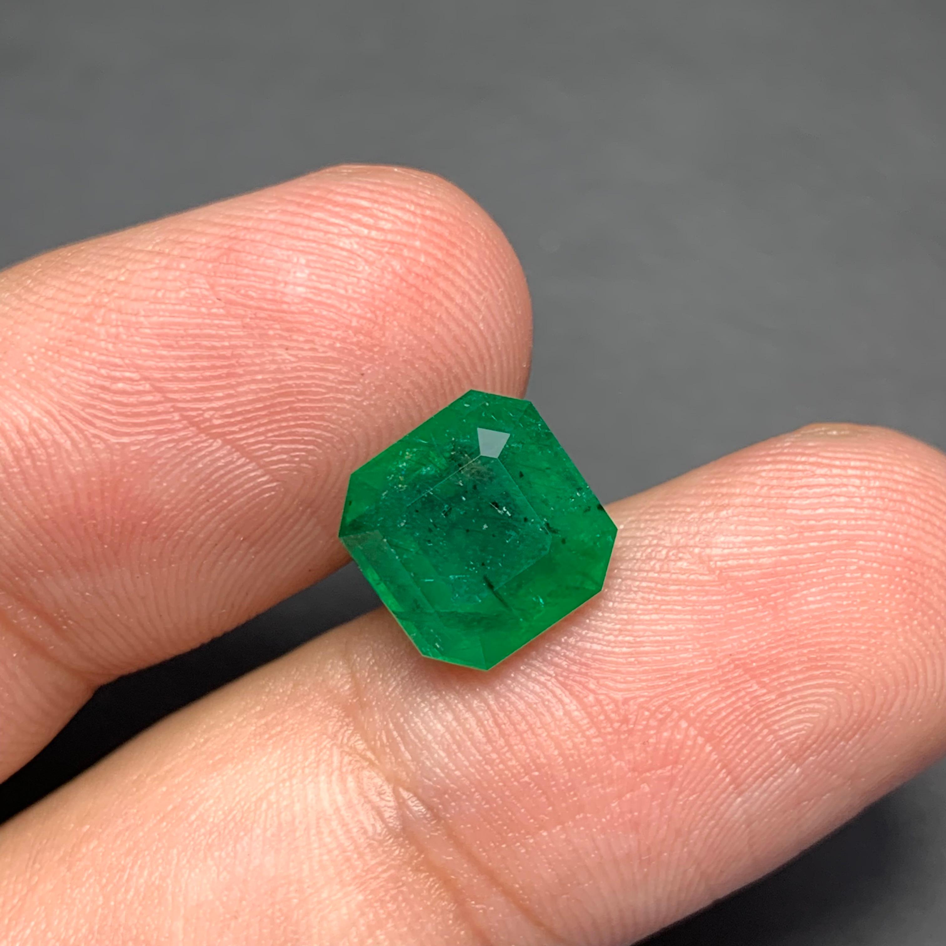 Arts and Crafts Beauteous 4.10 Carats Natural Green Loose Emerald Zambia Mine Ring Jewellery  For Sale
