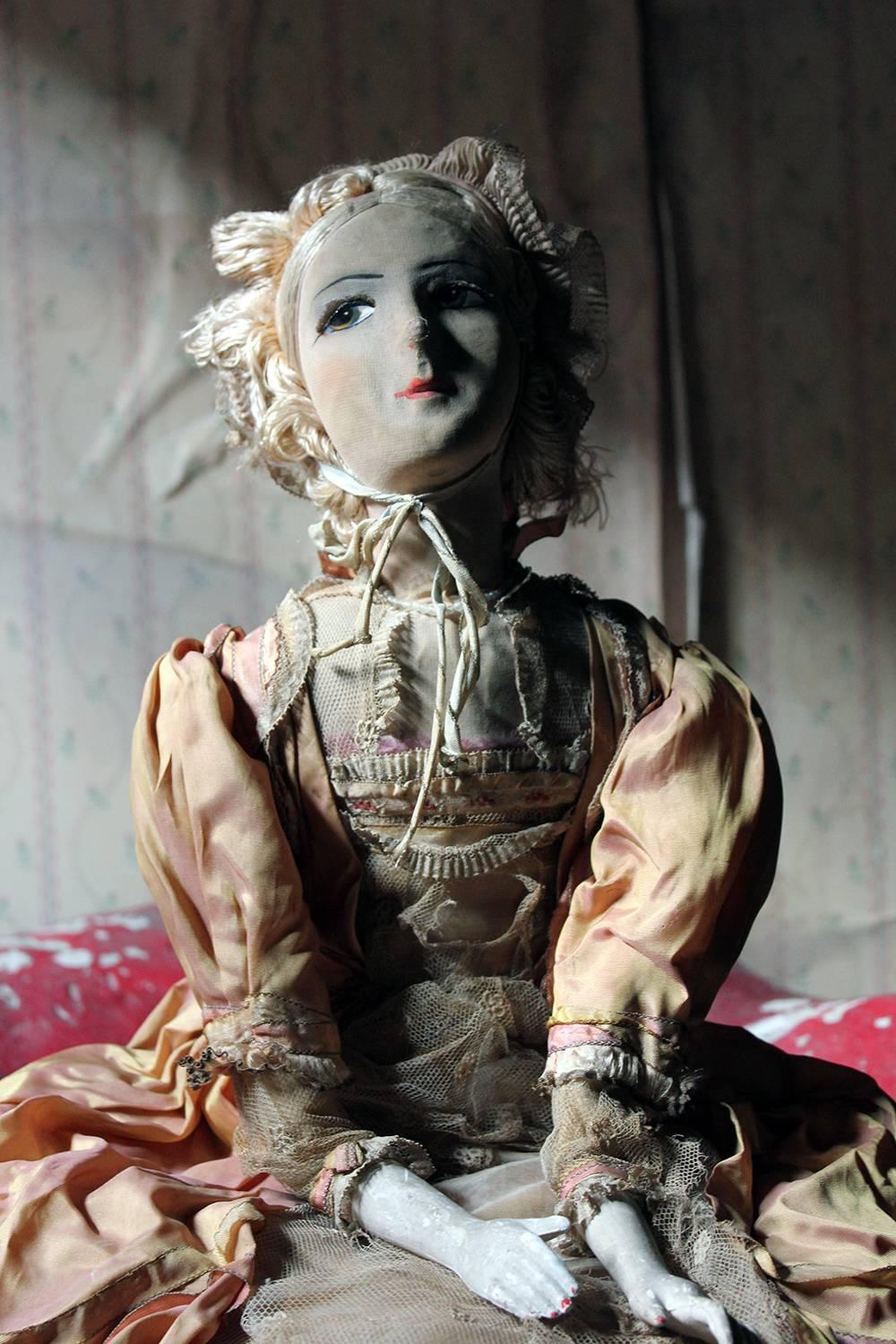 Beautiful and Large Early 20th Century French Boudoir Doll, circa 1920-1925 In Fair Condition In Bedford, Bedfordshire