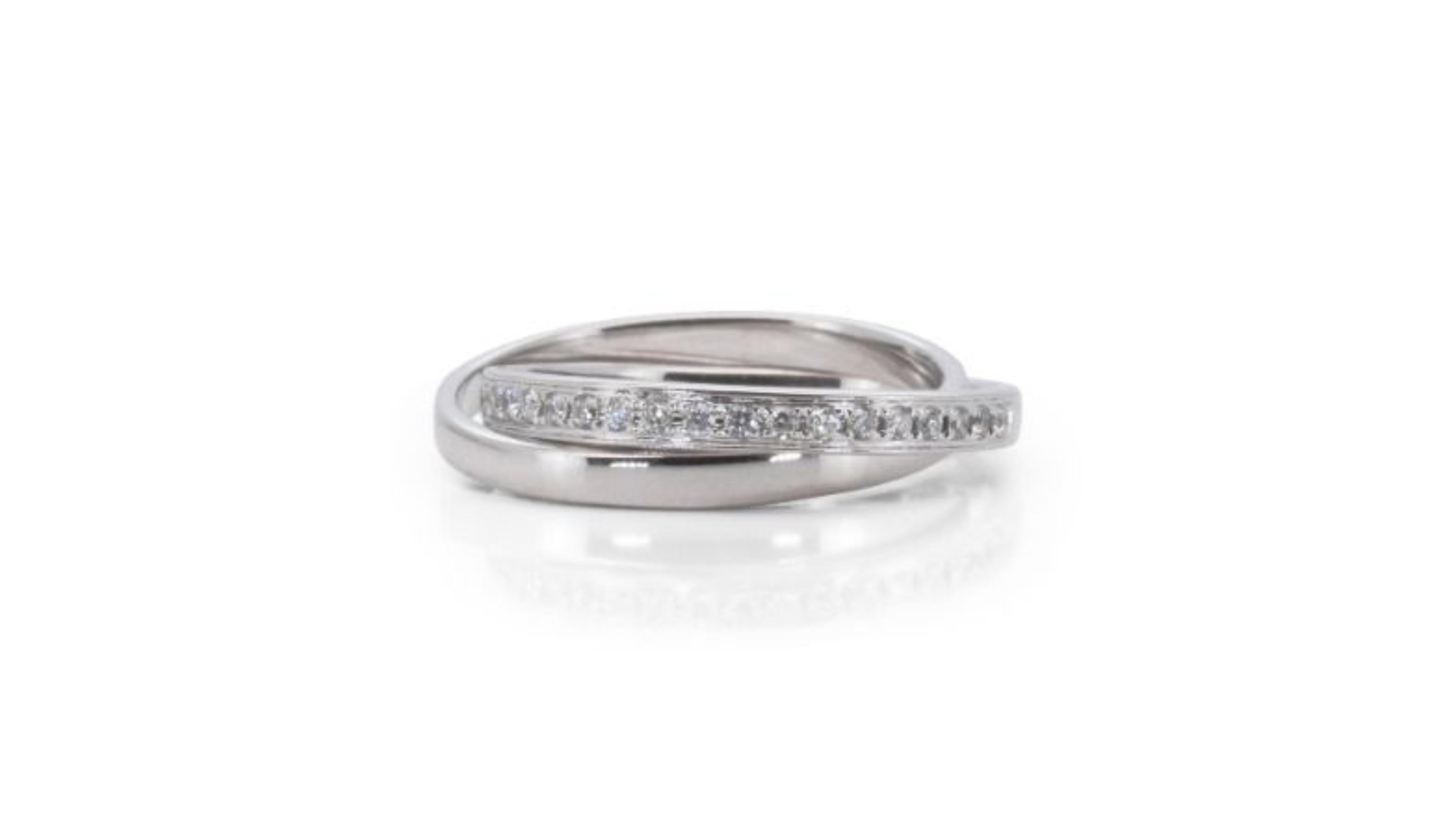 Beautiful 0.17ct Round Brilliant Pave Diamond Ring In Excellent Condition For Sale In רמת גן, IL