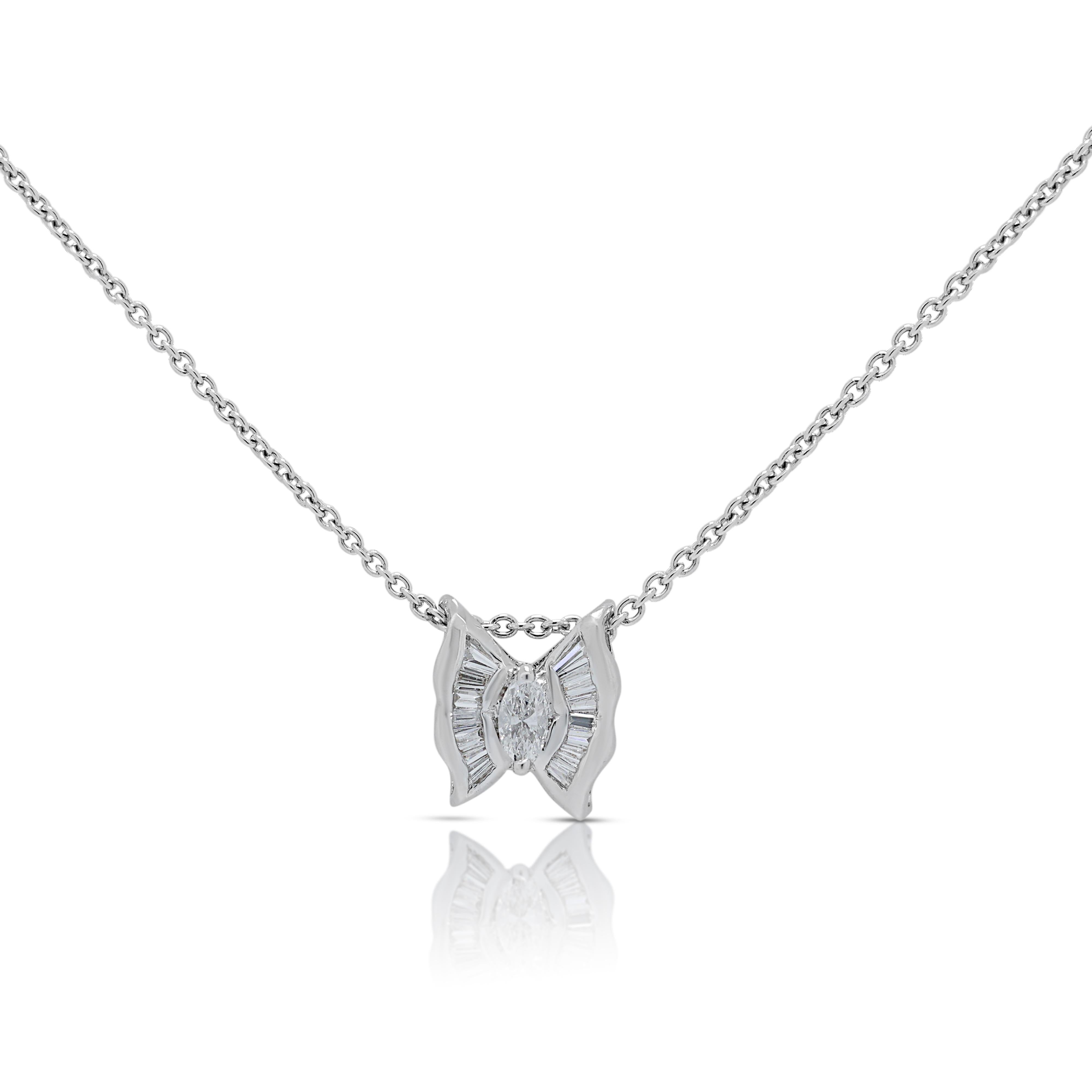 Taglio marquise Bellissimo ciondolo con diamanti da 0,26 carati in oro bianco 18 carati (la catenina non è inclusa) in vendita