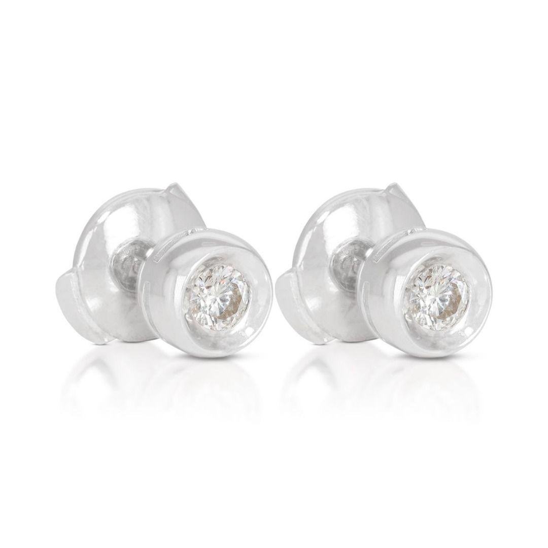 Round Cut Beautiful 0.30ct Stud Diamond Earrings in 18K White Gold For Sale