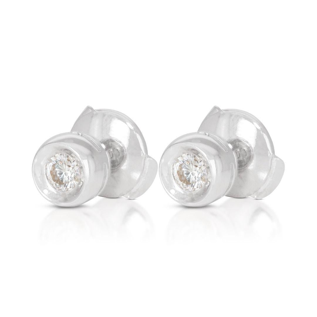 Beautiful 0.30ct Stud Diamond Earrings in 18K White Gold In New Condition For Sale In רמת גן, IL
