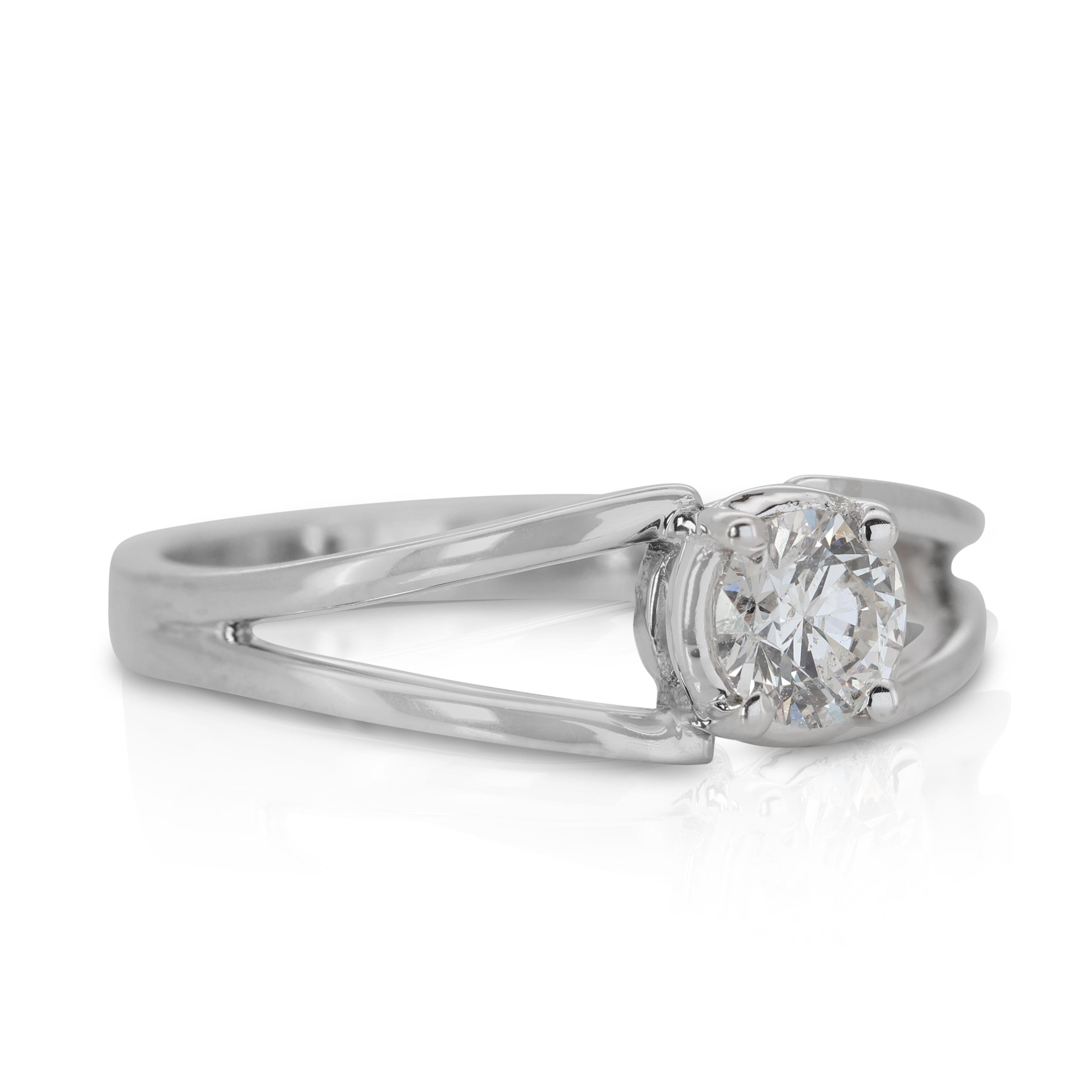 Round Cut Beautiful 0.32ct Diamond Solitaire Ring set in 14K White Gold For Sale