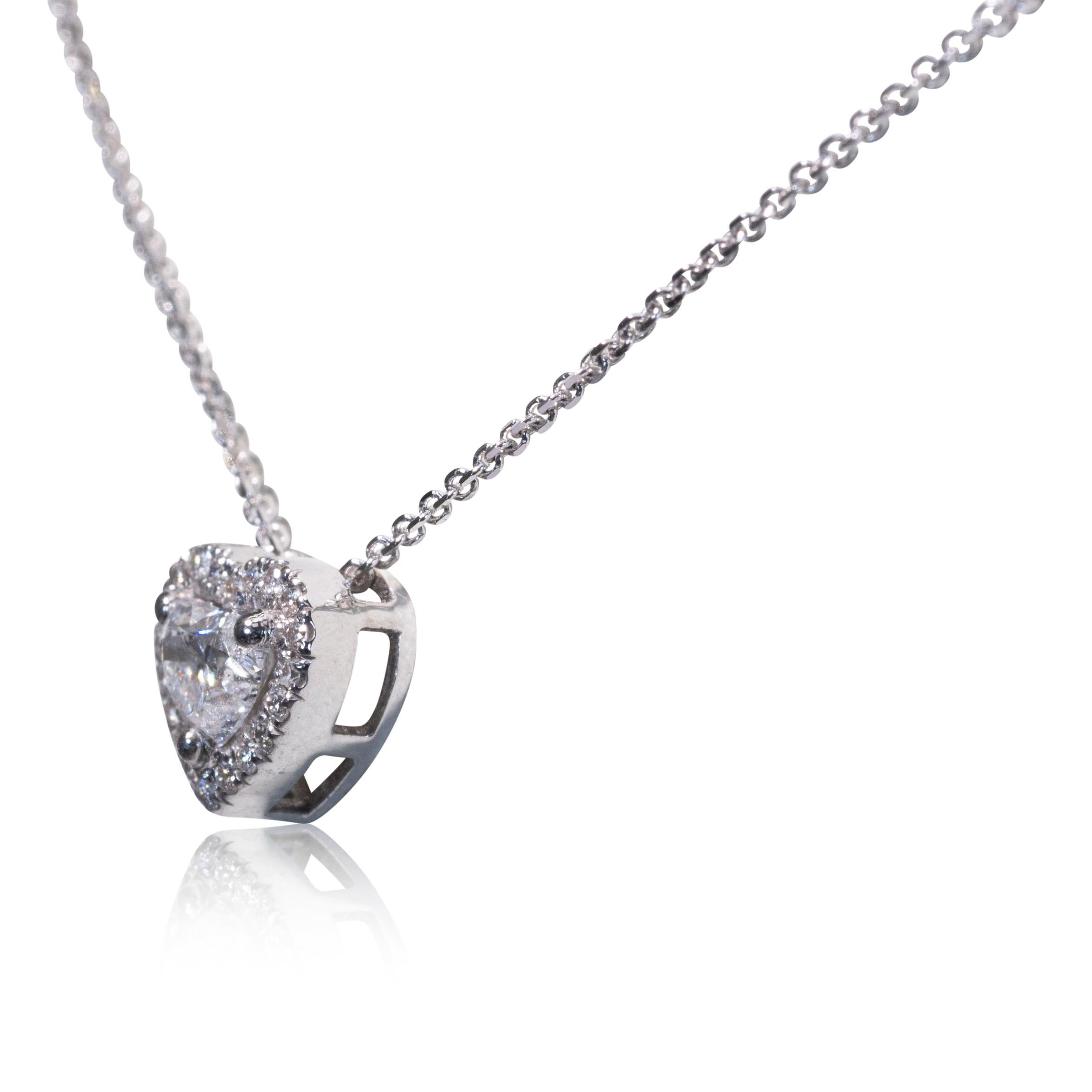 Beautiful 0.35 Carat Natural Diamonds Heart Halo Pendant with Chain, GIA Cert In New Condition In רמת גן, IL