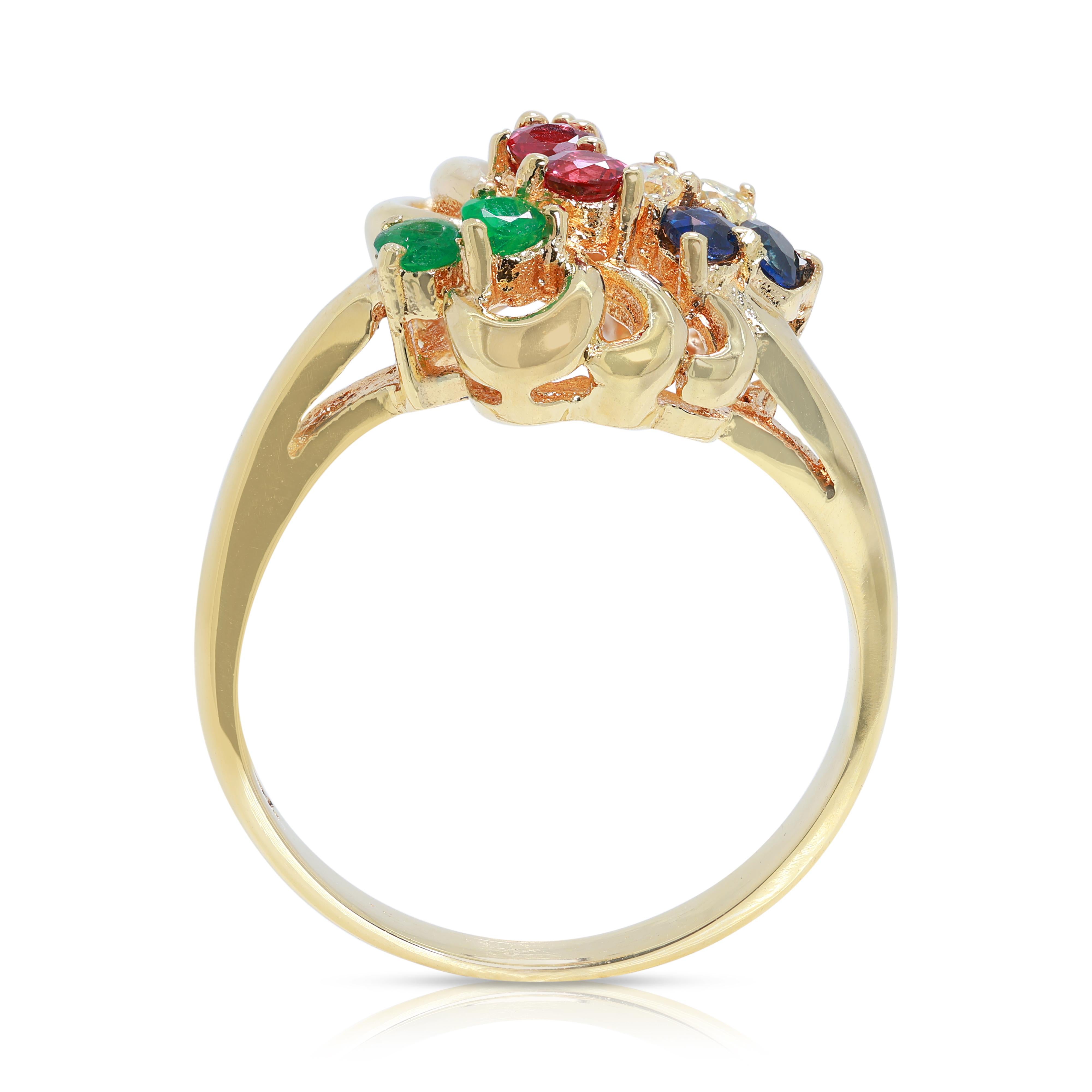 Magnifique bague en or jaune 18 carats avec rubis, saphir, émeraude et diamants de 0,45 carat en vente 2