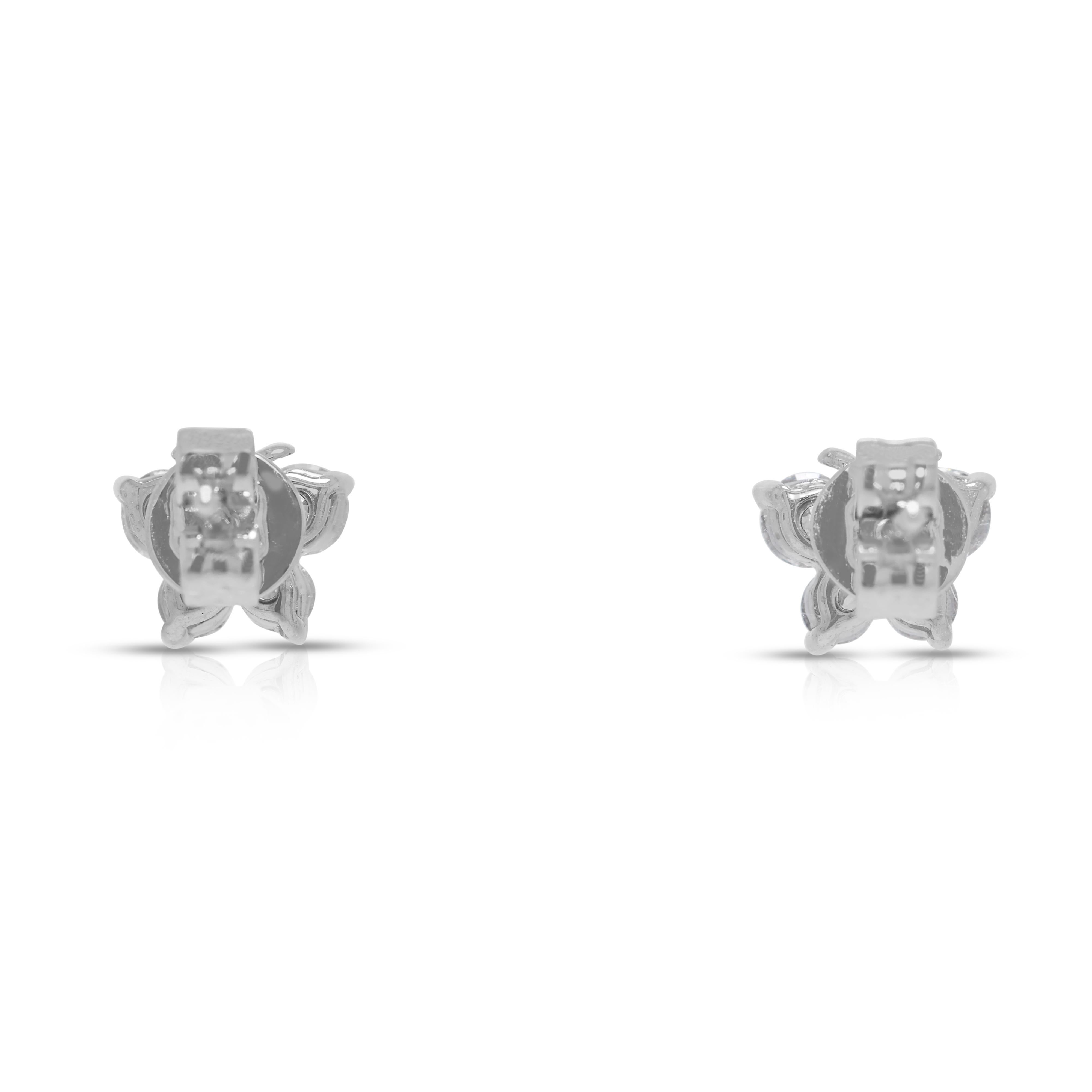 Beautiful 0.60ct Natural Diamonds Stud Earrings in 18K White Gold For Sale 1