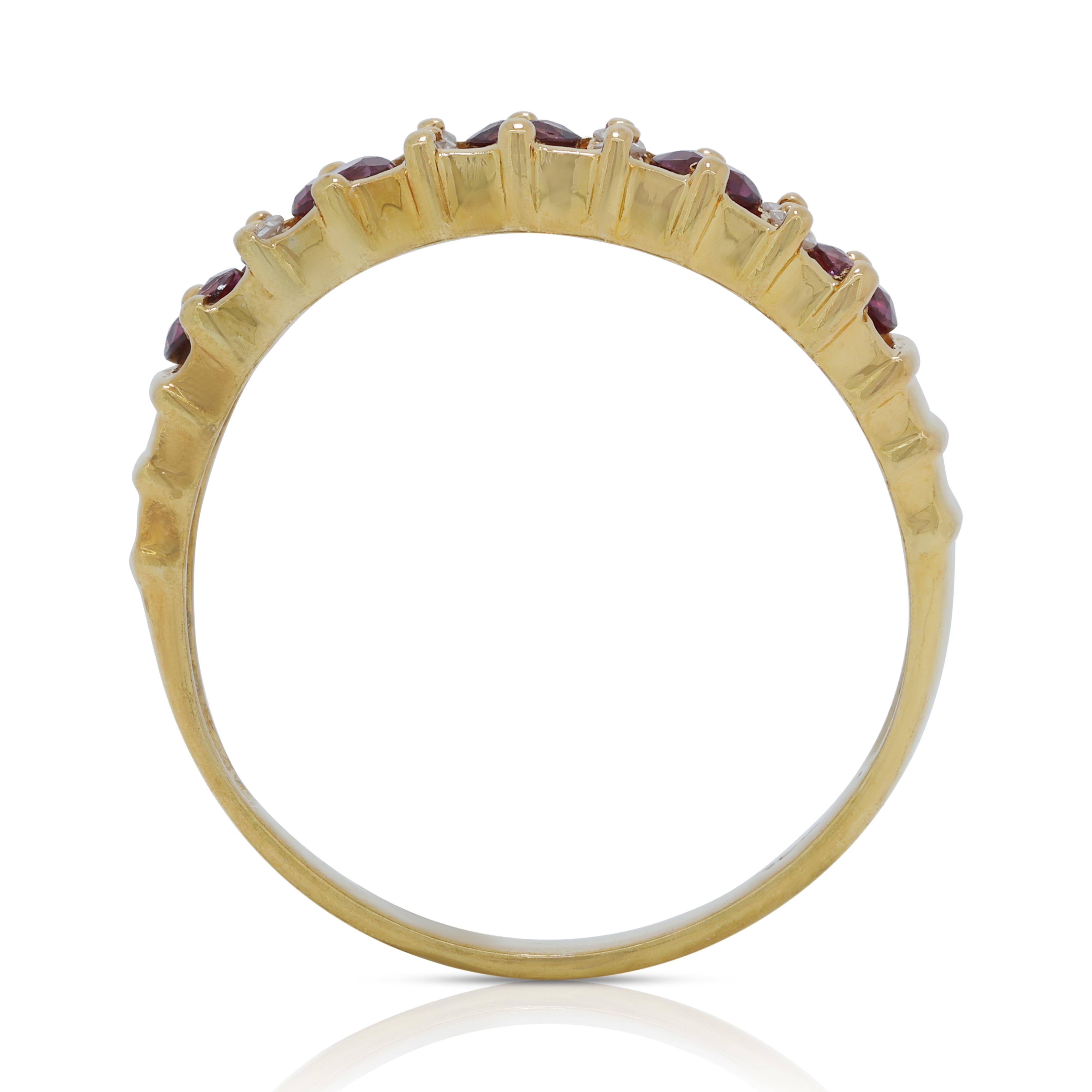 Beautiful 0.60ct Tourmaline Five-Stone Ring w/ Side Diamonds in 18K Yellow Gold For Sale 2