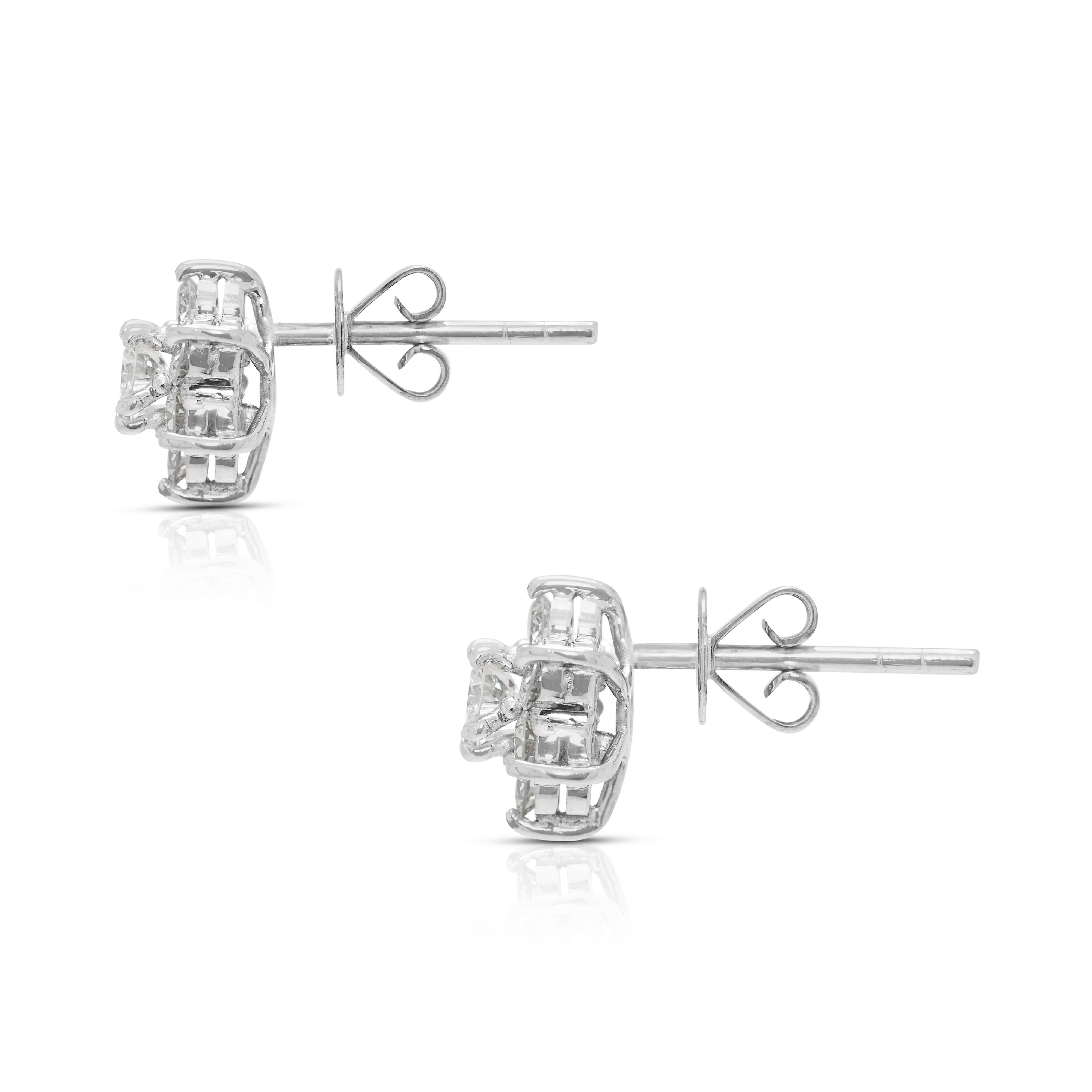 Donna Bellissimi orecchini a fiore in oro bianco 18K con diamante naturale da 0,68 carati in vendita