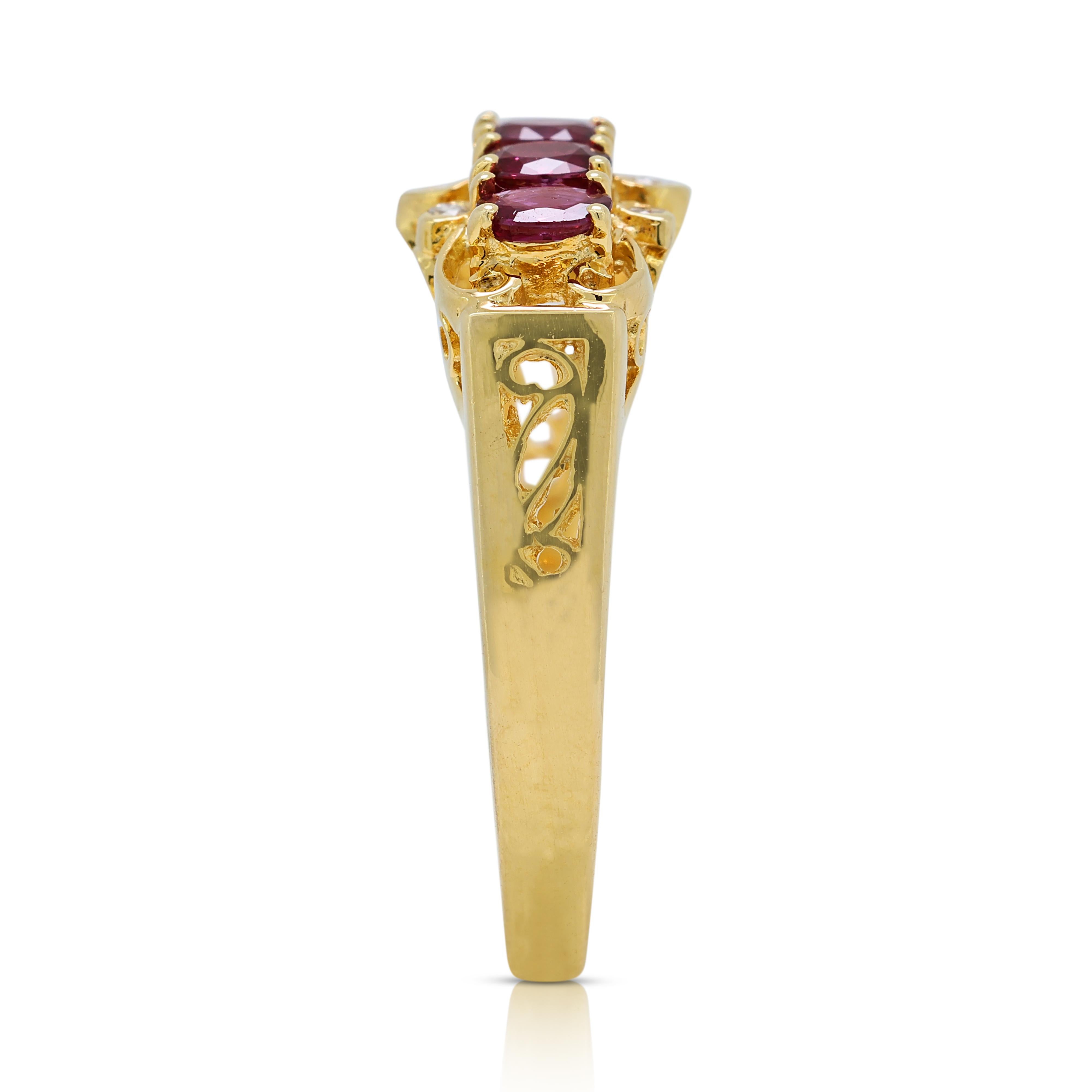 Magnifique bague en or jaune 18 carats avec rubis et diamants de 0,71 carat Pour femmes en vente
