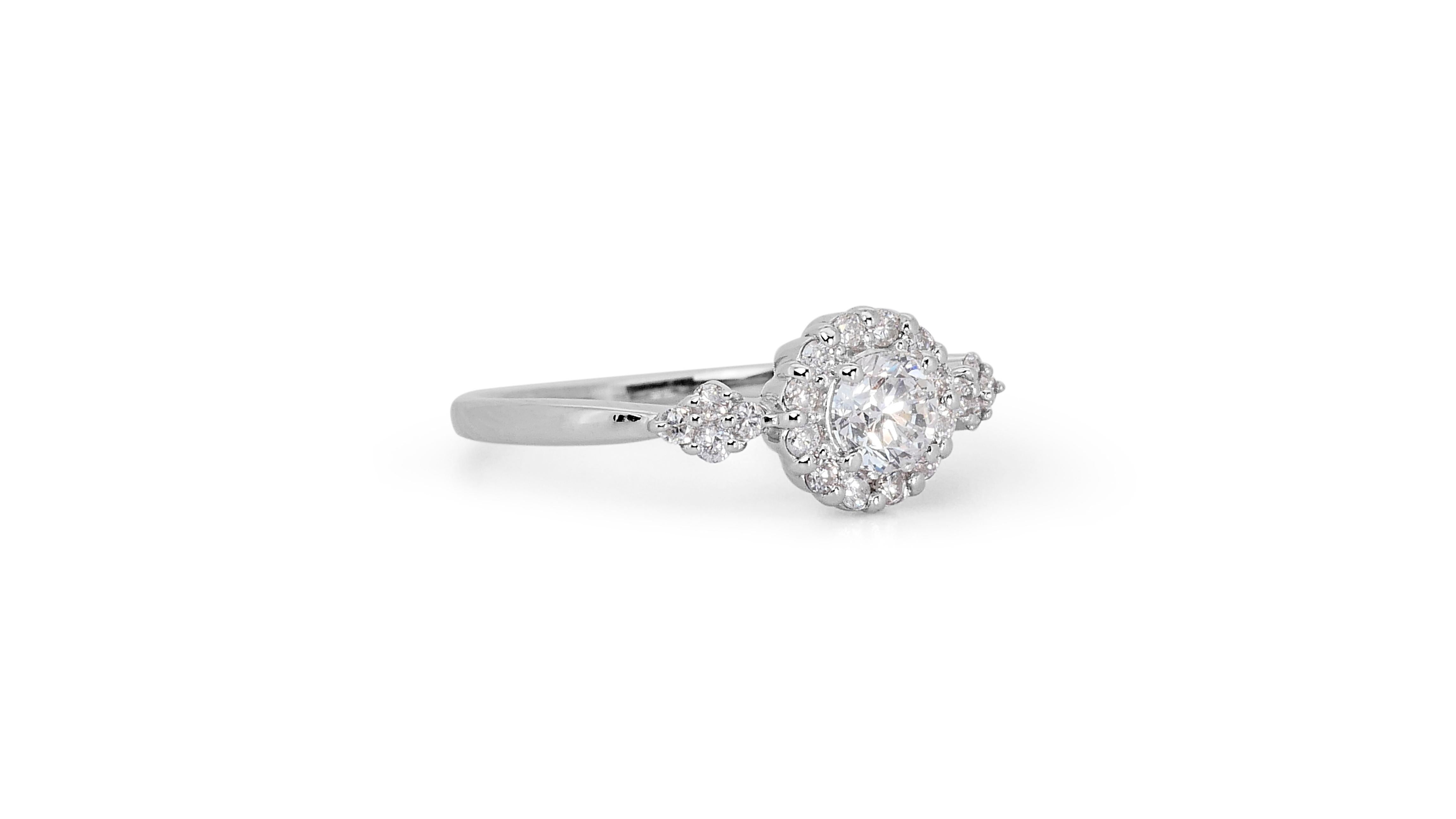 Beautiful 0.74ct Triple Excellent Ideal Cut Diamonds Halo Ring in 18k White Gold In New Condition In רמת גן, IL