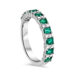 Precioso Anillo de Esmeralda Verde y Diamante de 0,78 Quilates en Oro Blanco de 14k