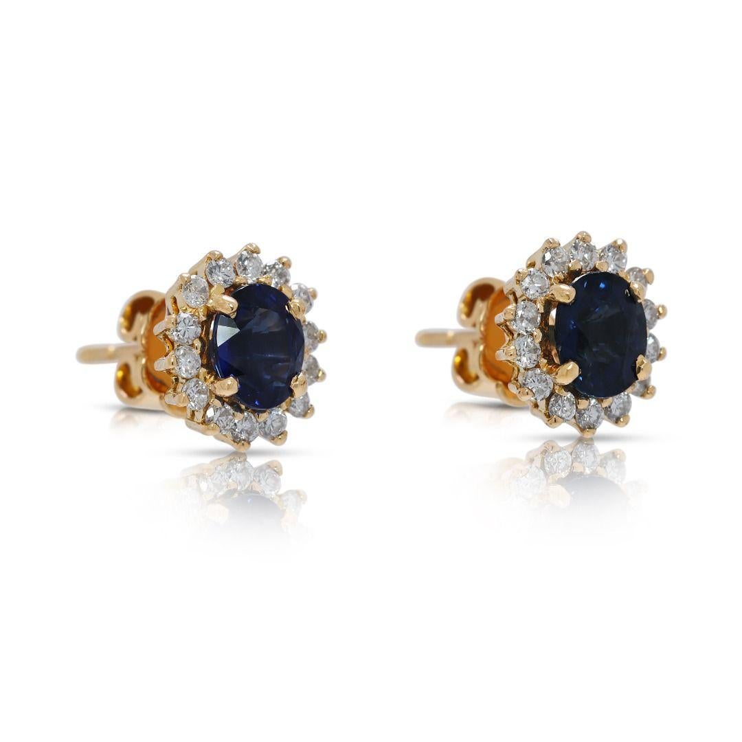 Round Cut Beautiful 0.84ct Sapphire & Natural Diamond 18K Yellow Gold Stud Earrings For Sale