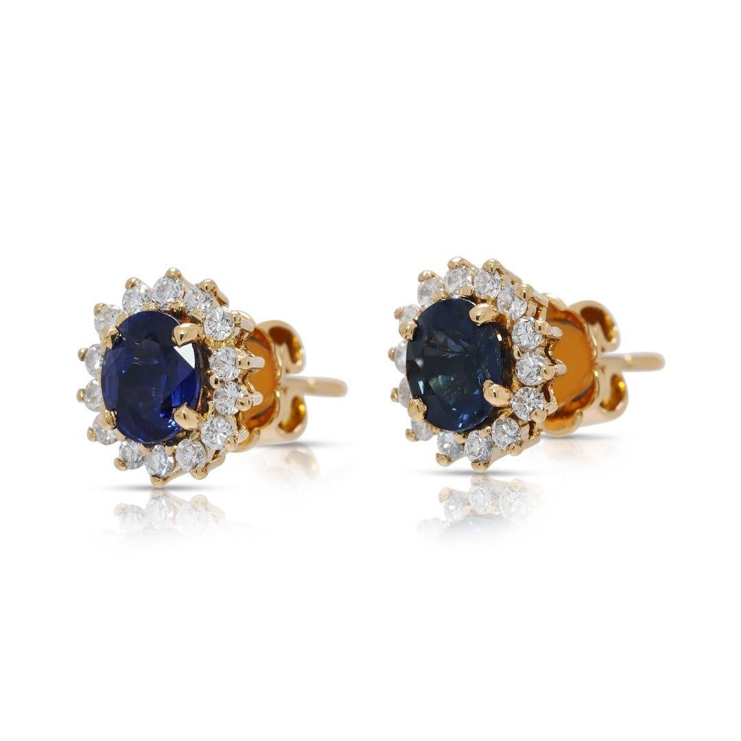 Beautiful 0.84ct Sapphire & Natural Diamond 18K Yellow Gold Stud Earrings In Excellent Condition For Sale In רמת גן, IL