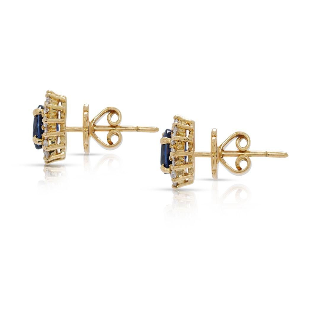 Women's or Men's Beautiful 0.84ct Sapphire & Natural Diamond 18K Yellow Gold Stud Earrings For Sale