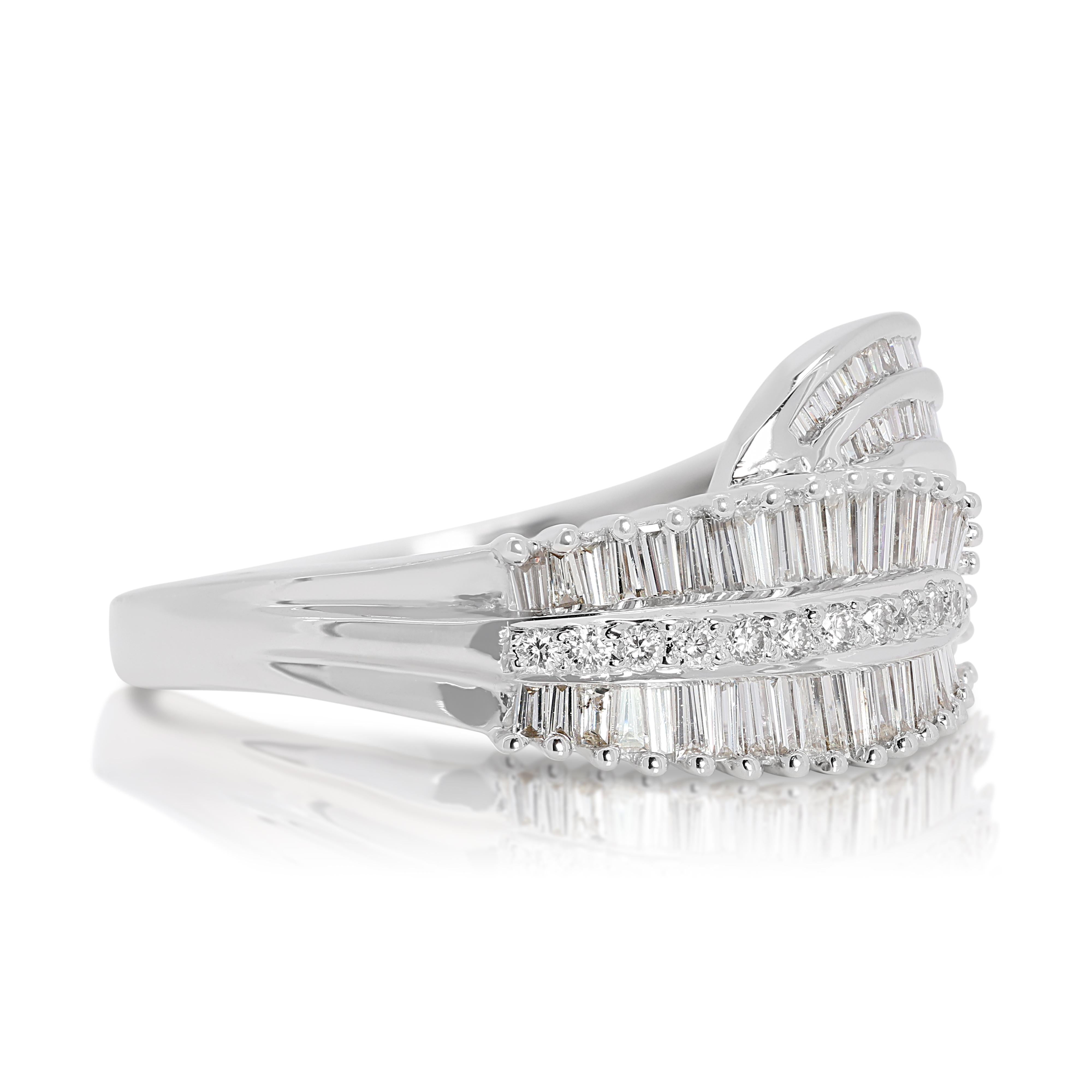 Schöner 0,92 Karat natürlicher Diamant-Cluster-Ring aus 18 Karat Weißgold im Zustand „Hervorragend“ im Angebot in רמת גן, IL