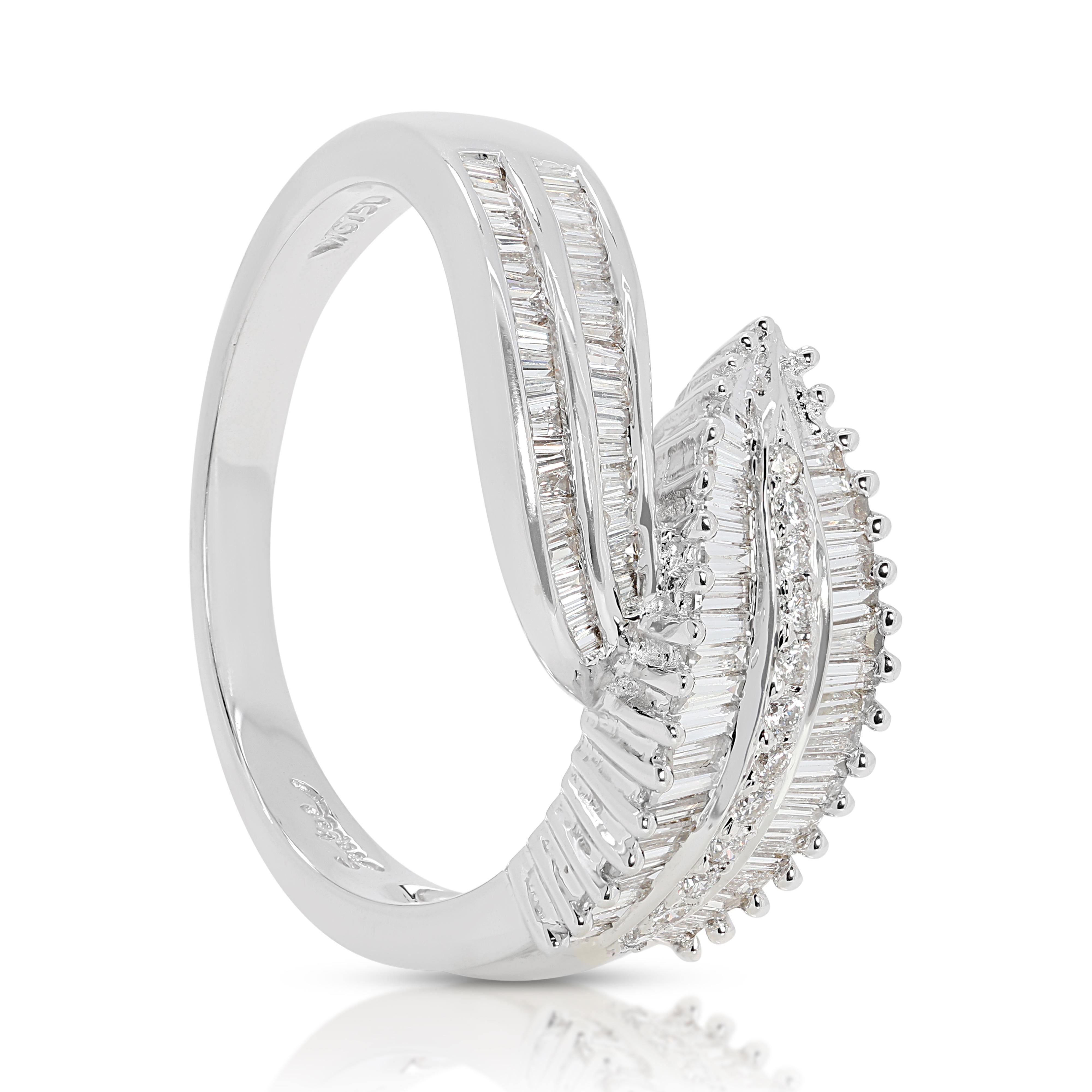Schöner 0,92 Karat natürlicher Diamant-Cluster-Ring aus 18 Karat Weißgold im Angebot 1