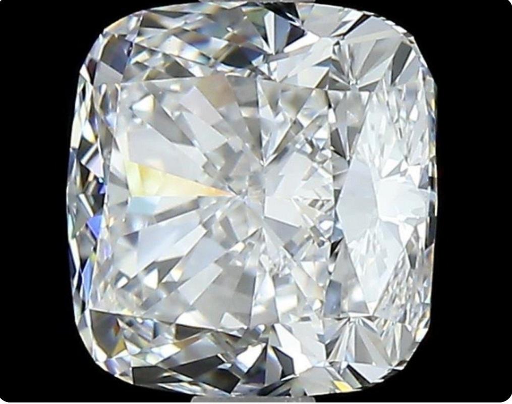 Beautiful 1 pc Natural Diamond with 1.81 ct - GIA Certificate For Sale 2