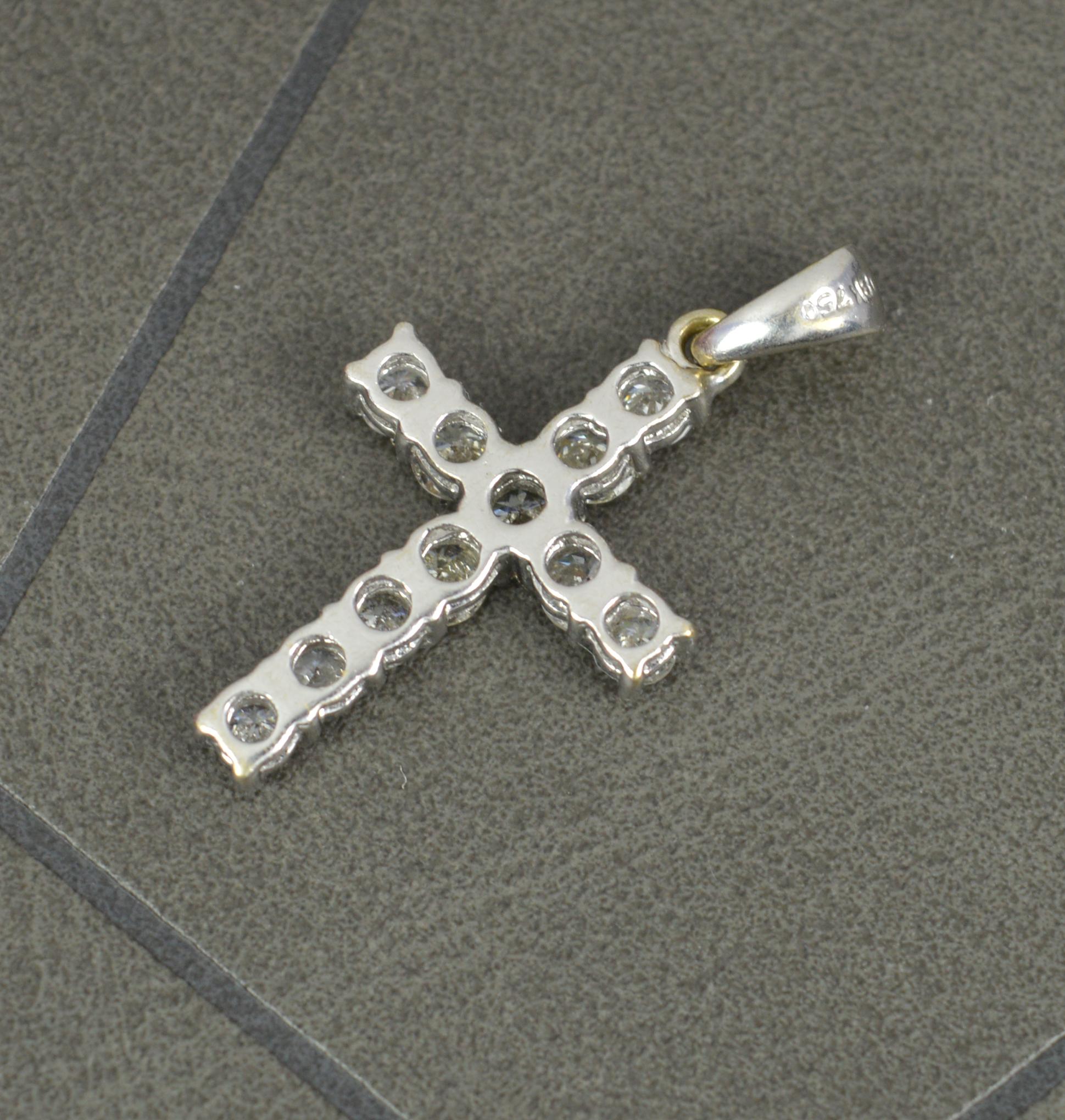 Women's or Men's Beautiful 1.00 Carat Diamond and 18 Carat White Gold Cross Pendant For Sale