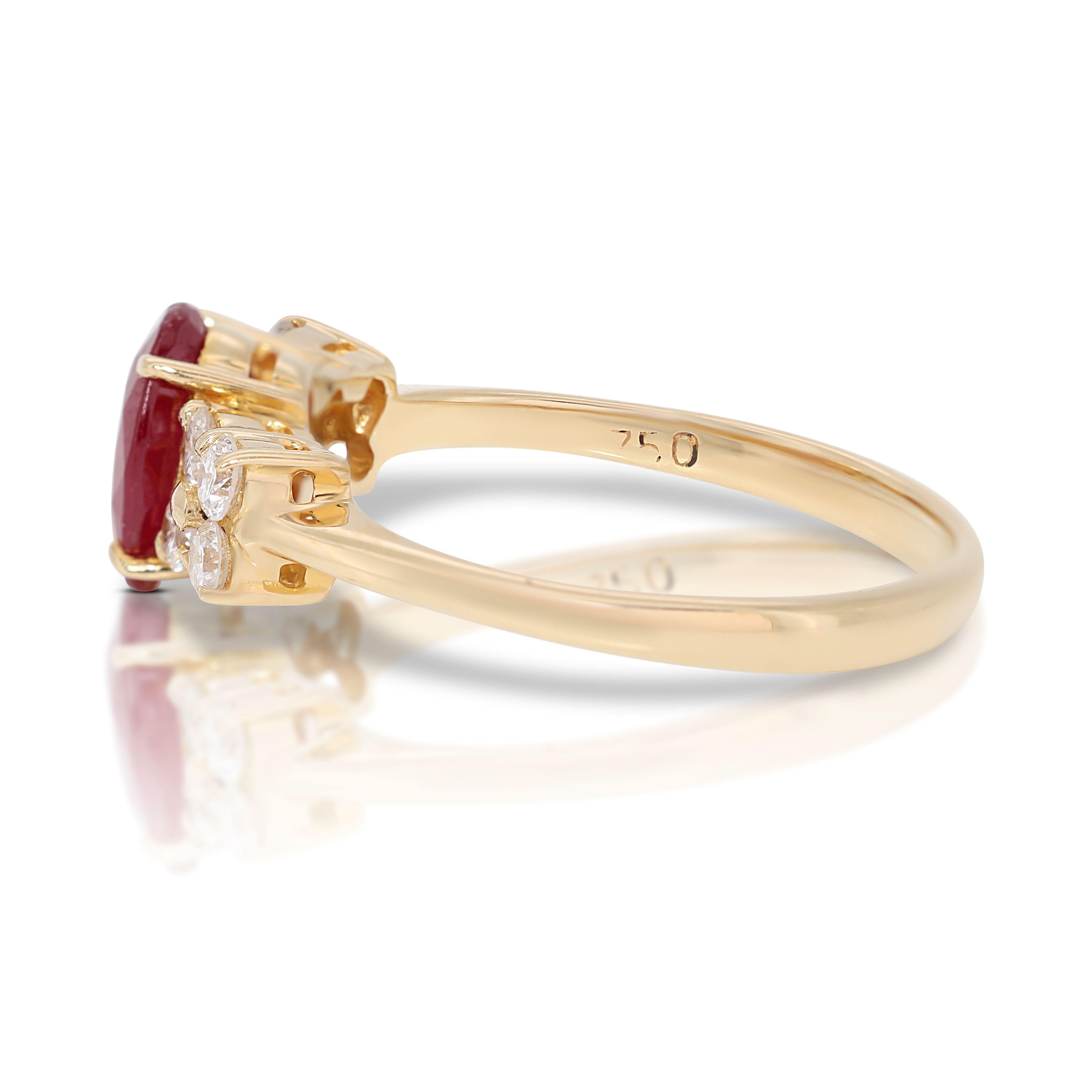 Beautiful 1.00ct Ruby with Diamonds Pave Ring in 18K Yellow Gold In New Condition For Sale In רמת גן, IL