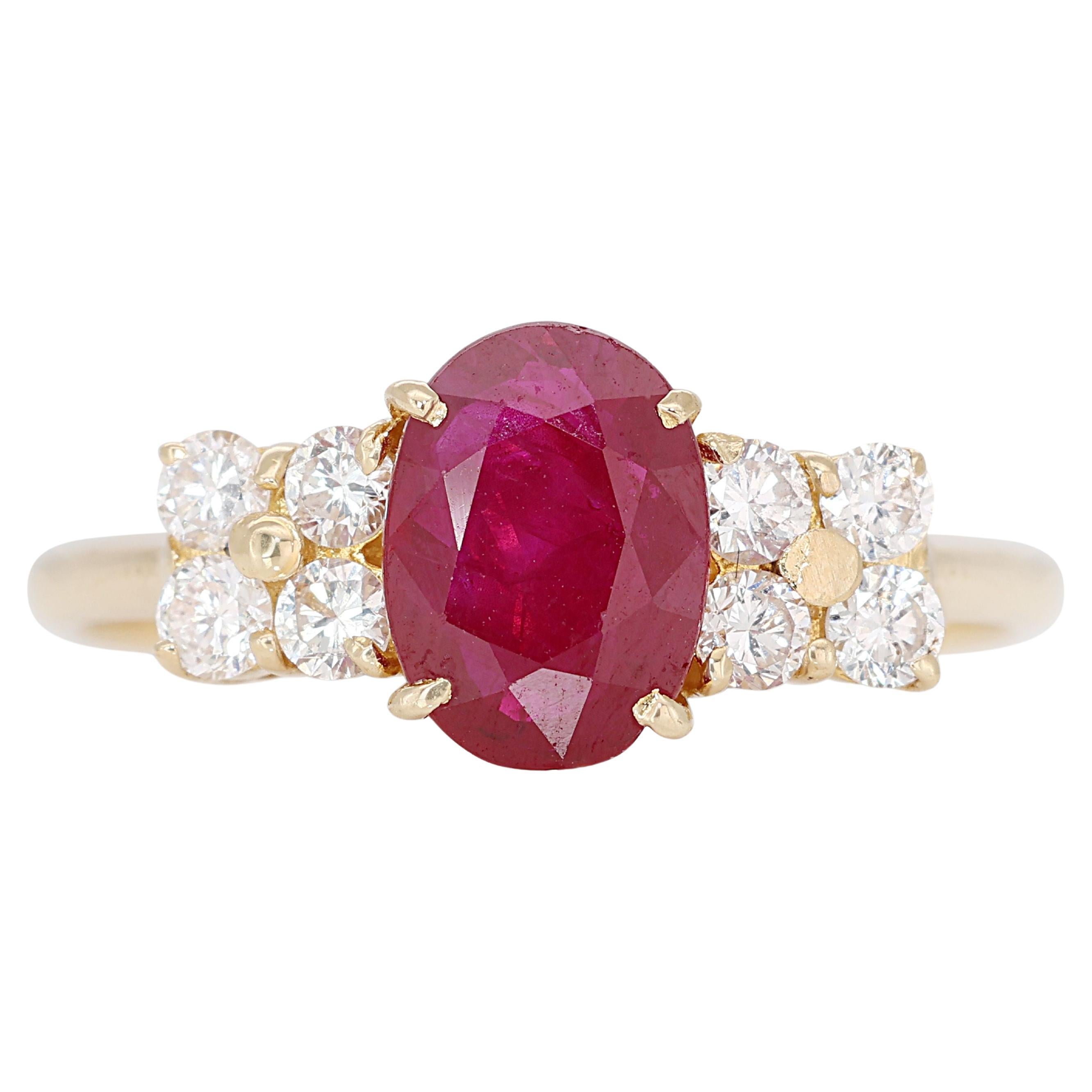 Beautiful 1.00ct Ruby with Diamonds Pave Ring in 18K Yellow Gold For Sale