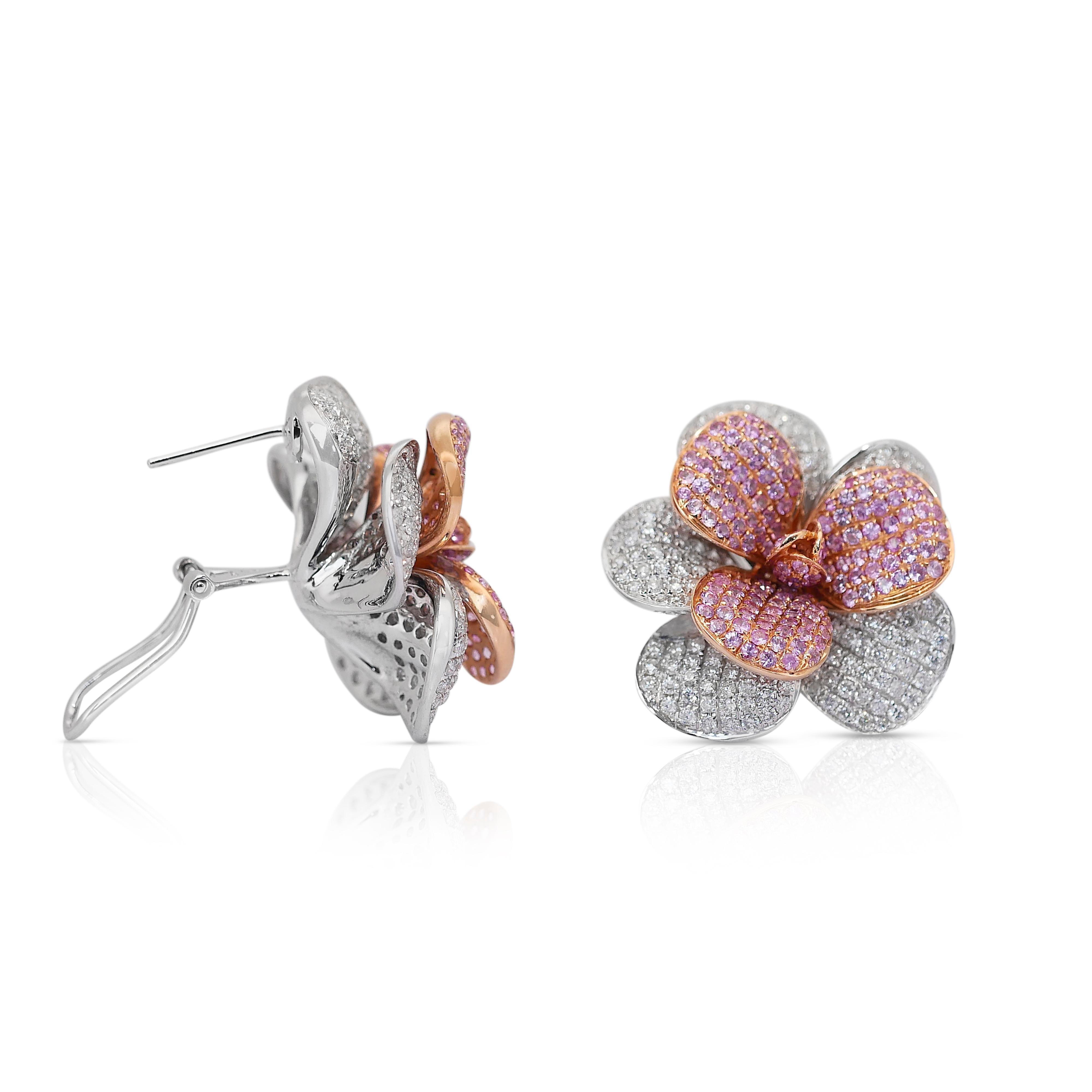 Magnifiques boucles d'oreilles en forme de fleur en saphirs et diamants de 10,23 carats Neuf - En vente à רמת גן, IL