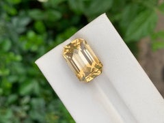 Beautiful 10.55 Carat Natural Loose Yellow Citrine Emerald Shape Gemstone
