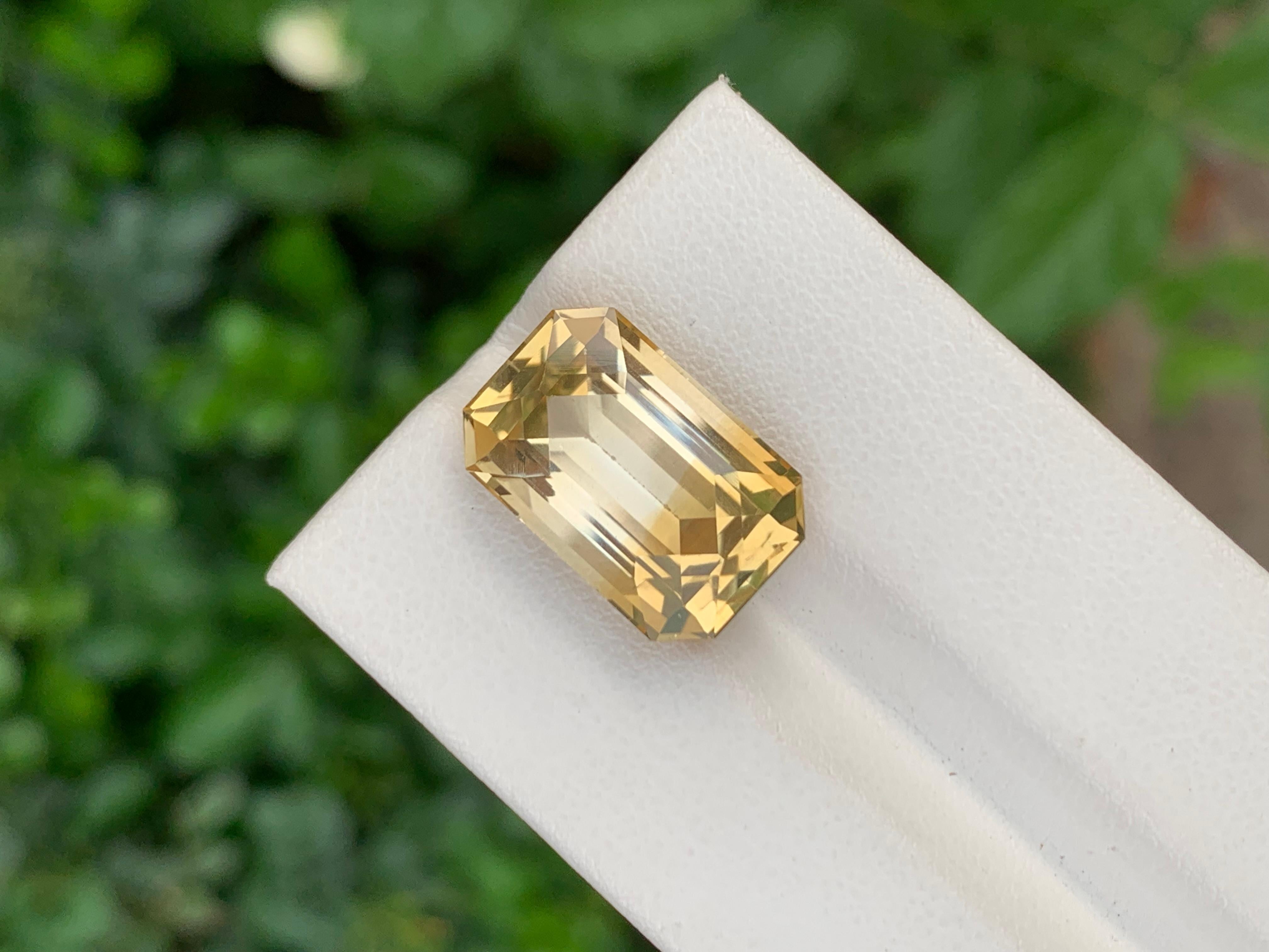 Schöne 10,55 Karat natürliche lose gelbe Citrin Smaragd Form Edelstein im Zustand „Neu“ im Angebot in Peshawar, PK