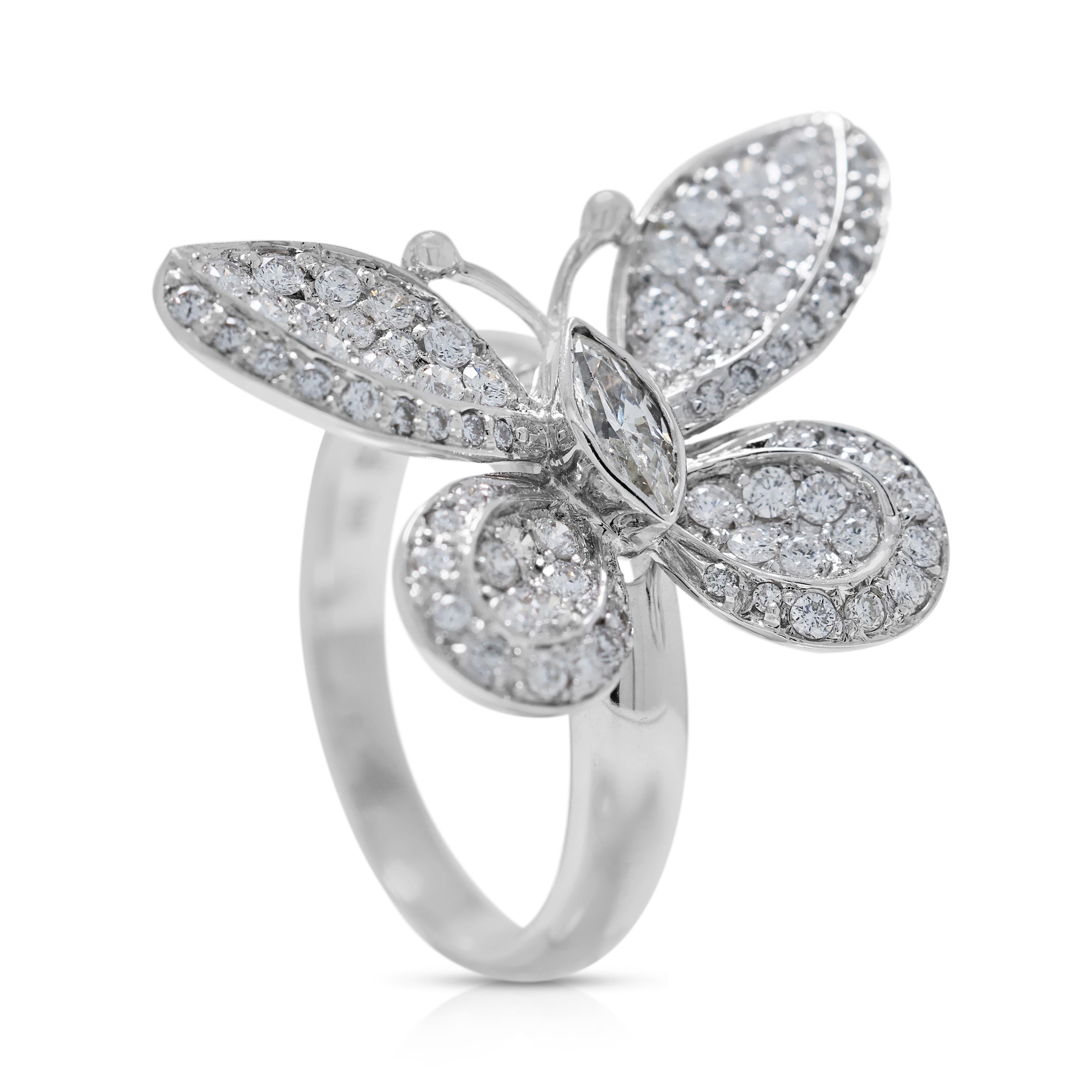 Beautiful 1.05ct Butterfly Design Diamond Ring in 18K White Gold In New Condition For Sale In רמת גן, IL
